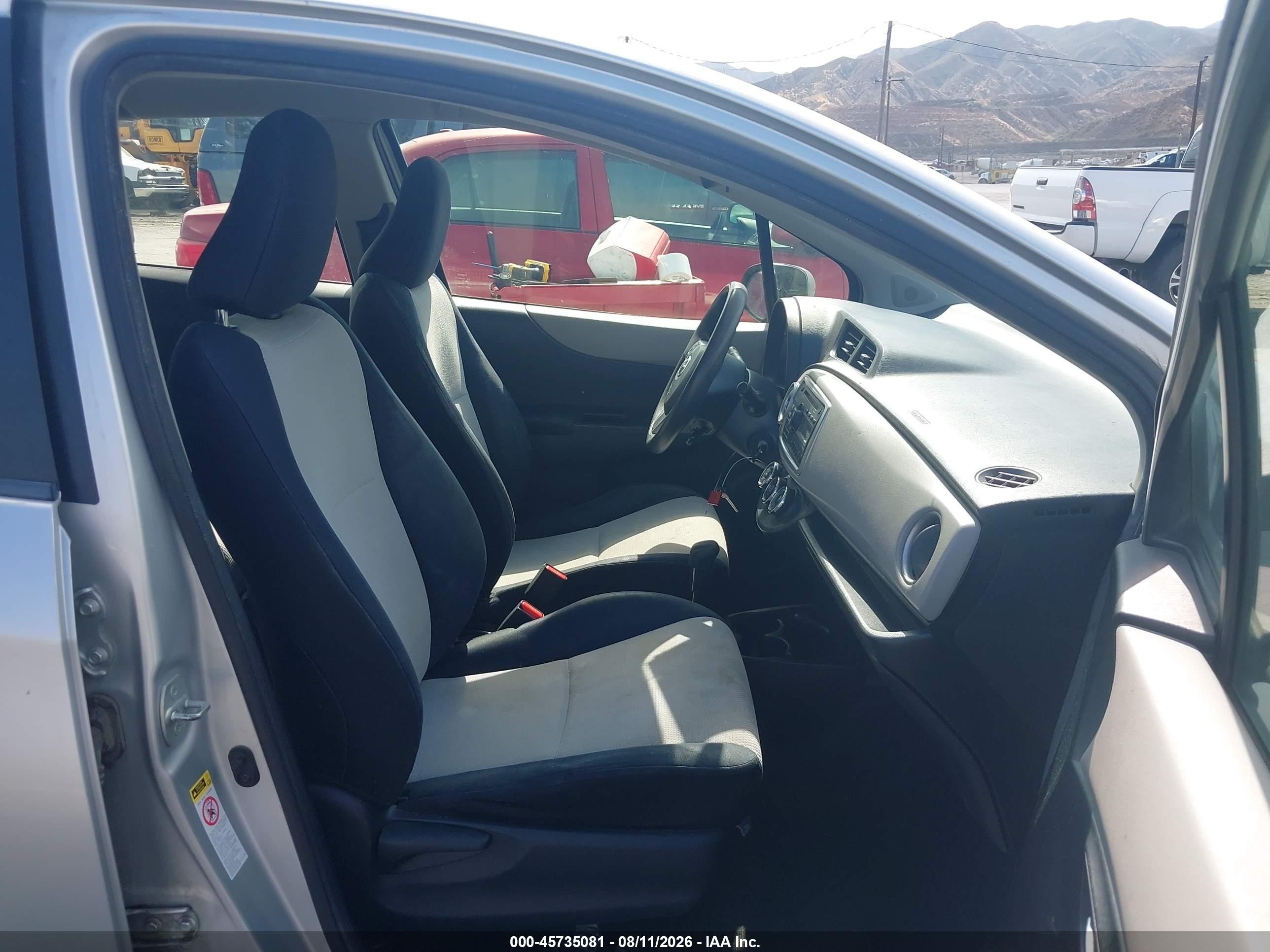 2012 Toyota Yaris Le Silver vin: JTDKTUD30CD531739