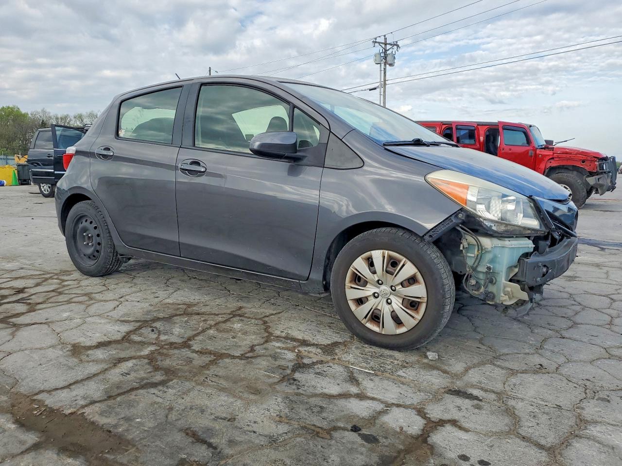 2013 Toyota Yaris 5-door Le Gray vin: JTDKTUD30DD547859
