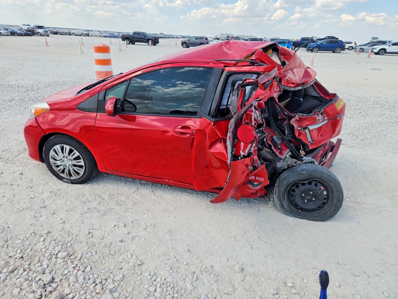 2013 Toyota Yaris 5-door Le Red vin: JTDKTUD30DD548140