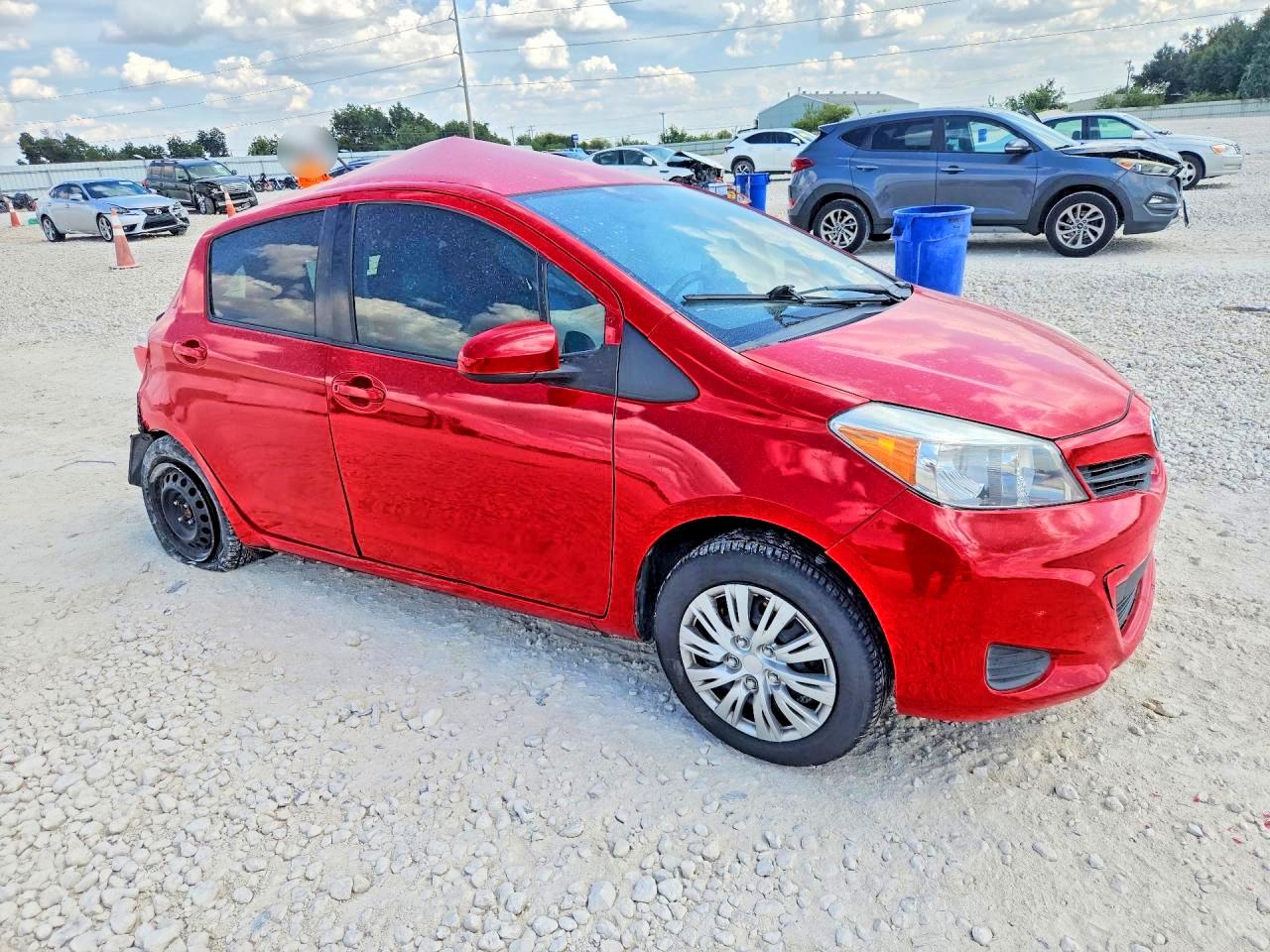 2013 Toyota Yaris 5-door Le Red vin: JTDKTUD30DD548140