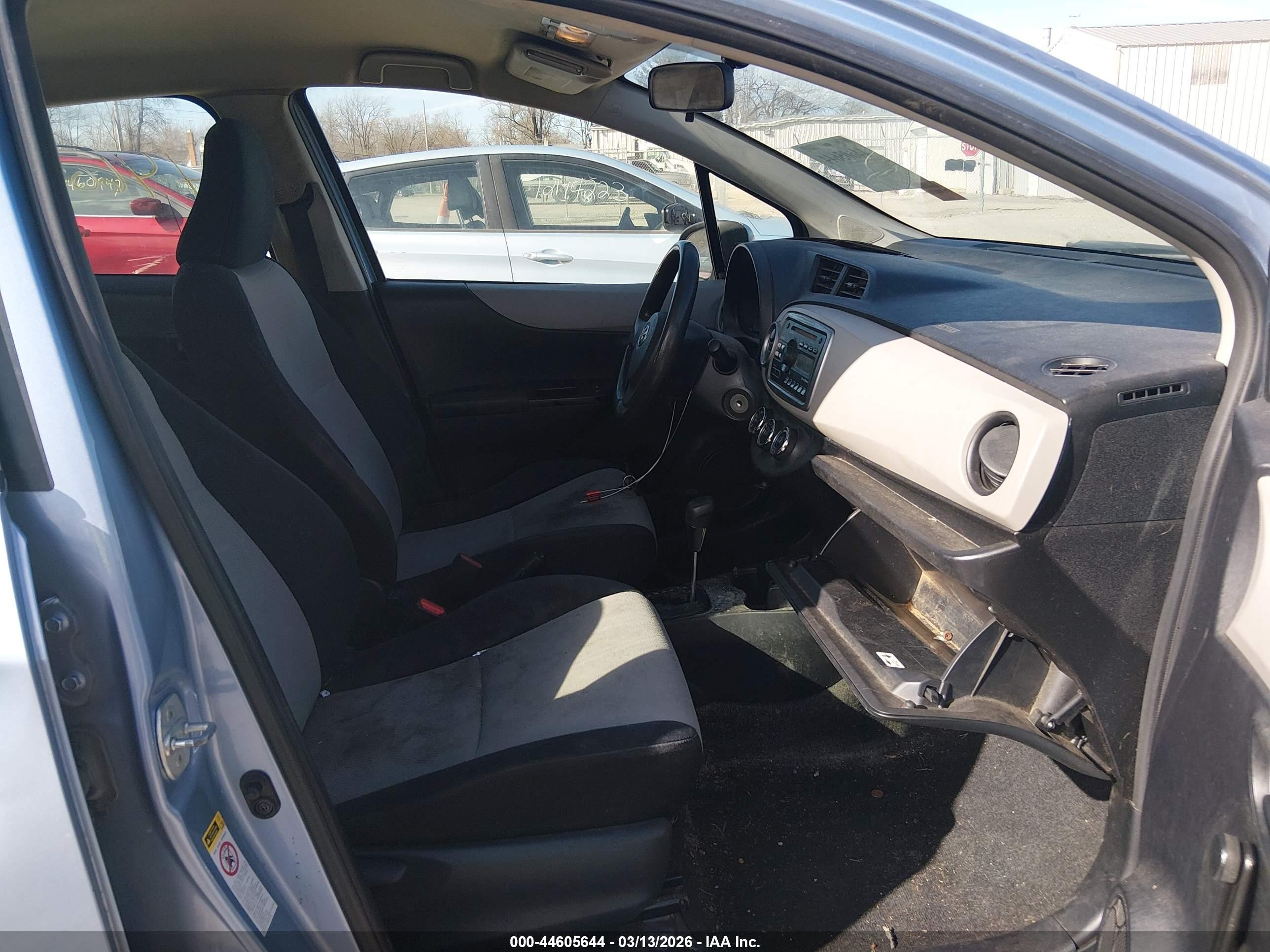 2013 Toyota Yaris L Light Blue vin: JTDKTUD30DD551412