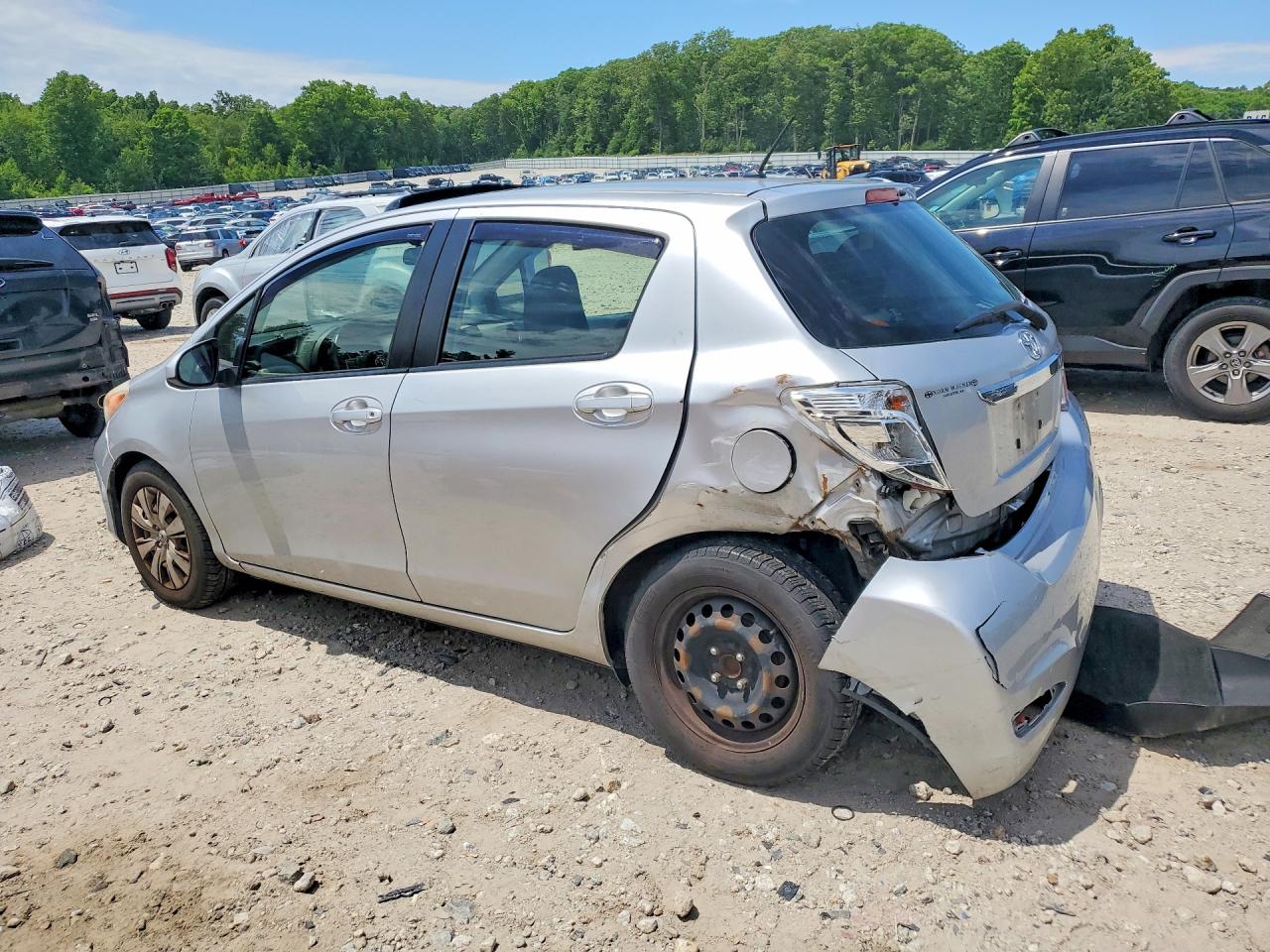 2013 Toyota Yaris 5-door Le Silver vin: JTDKTUD30DD562524