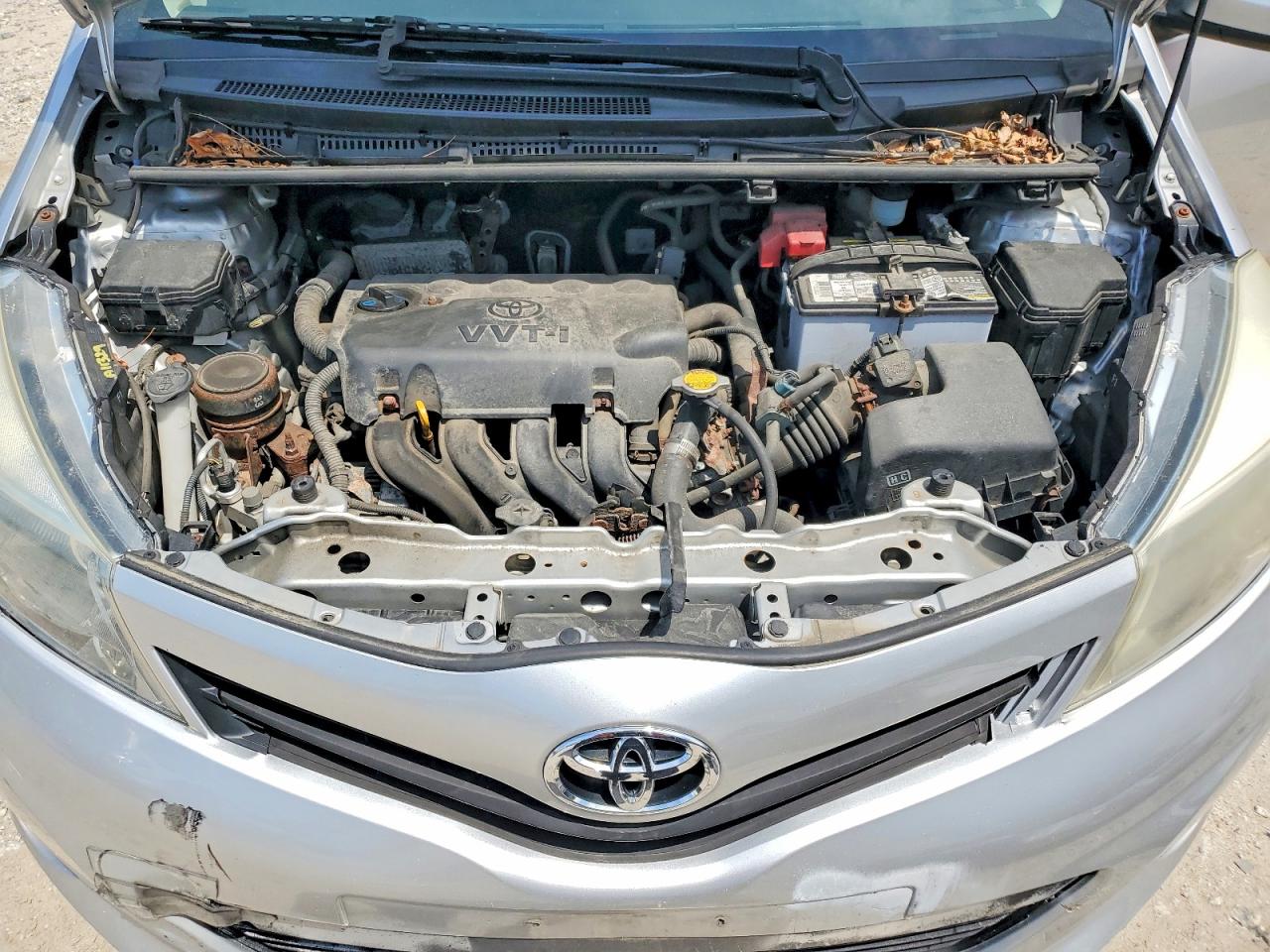 2013 Toyota Yaris 5-door Le Silver vin: JTDKTUD30DD562524