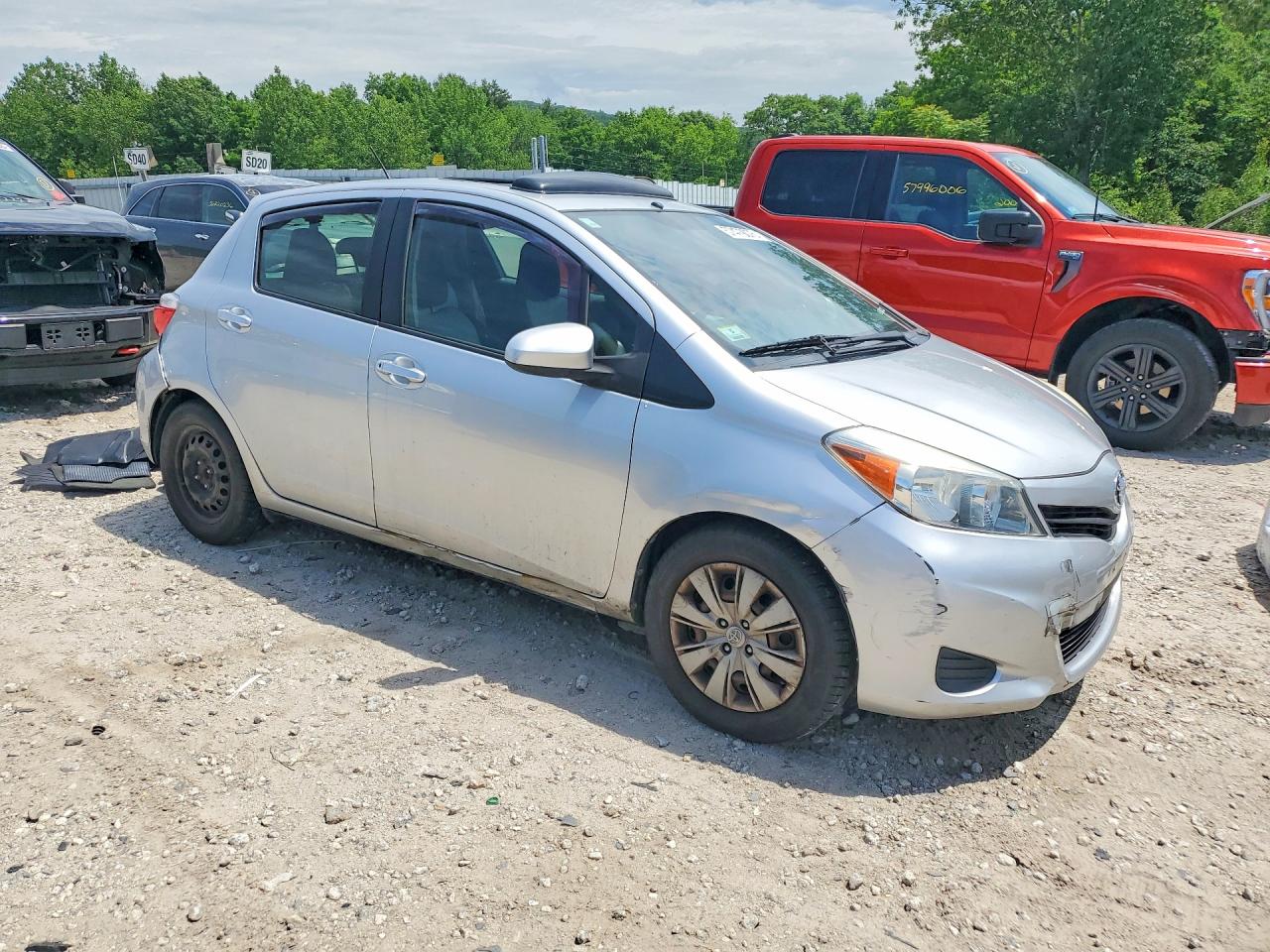 2013 Toyota Yaris 5-door Le Silver vin: JTDKTUD30DD562524
