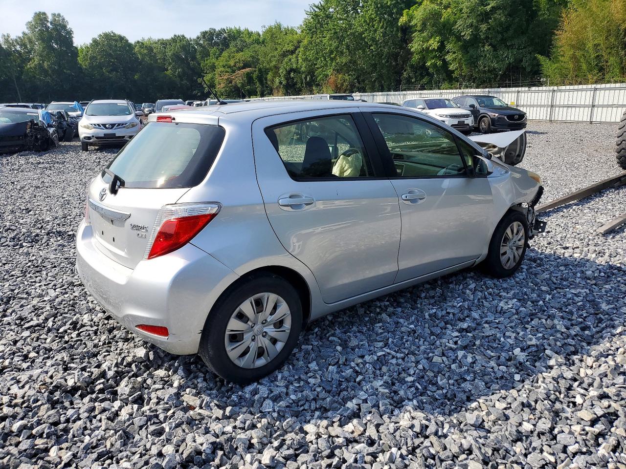 2013 Toyota Yaris 5-door Le Silver vin: JTDKTUD30DD569974