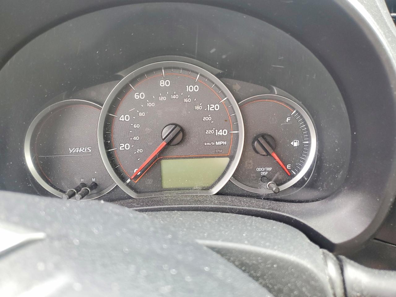 2013 Toyota Yaris 5-door Le Silver vin: JTDKTUD30DD569974