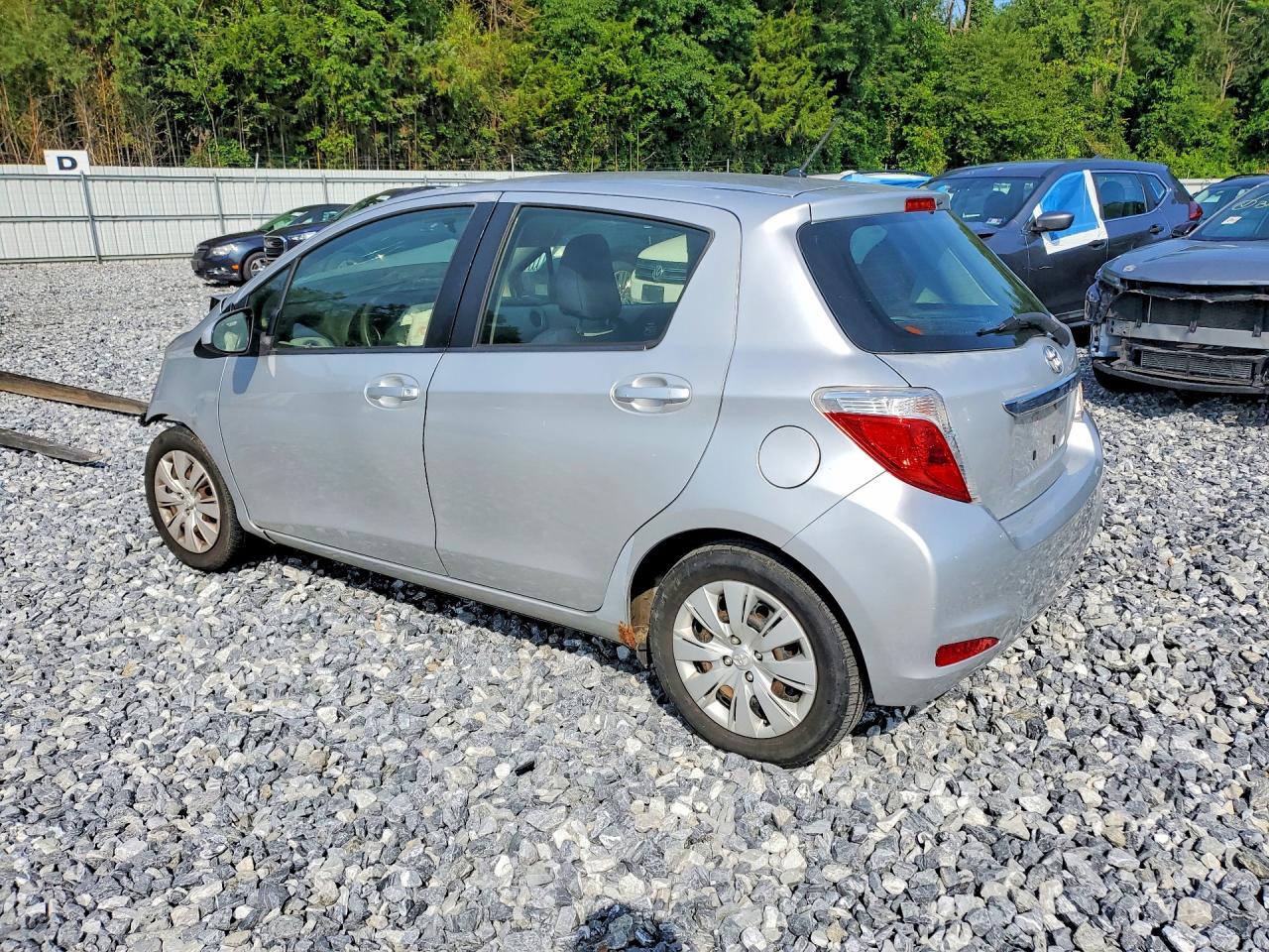2013 Toyota Yaris 5-door Le Silver vin: JTDKTUD30DD569974