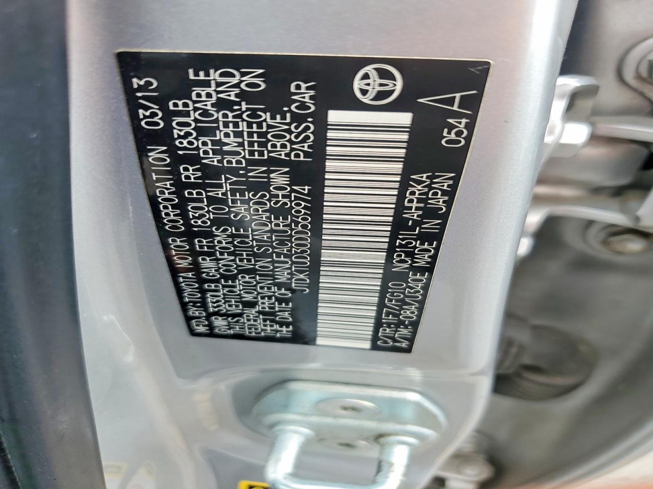 2013 Toyota Yaris 5-door Le Silver vin: JTDKTUD30DD569974