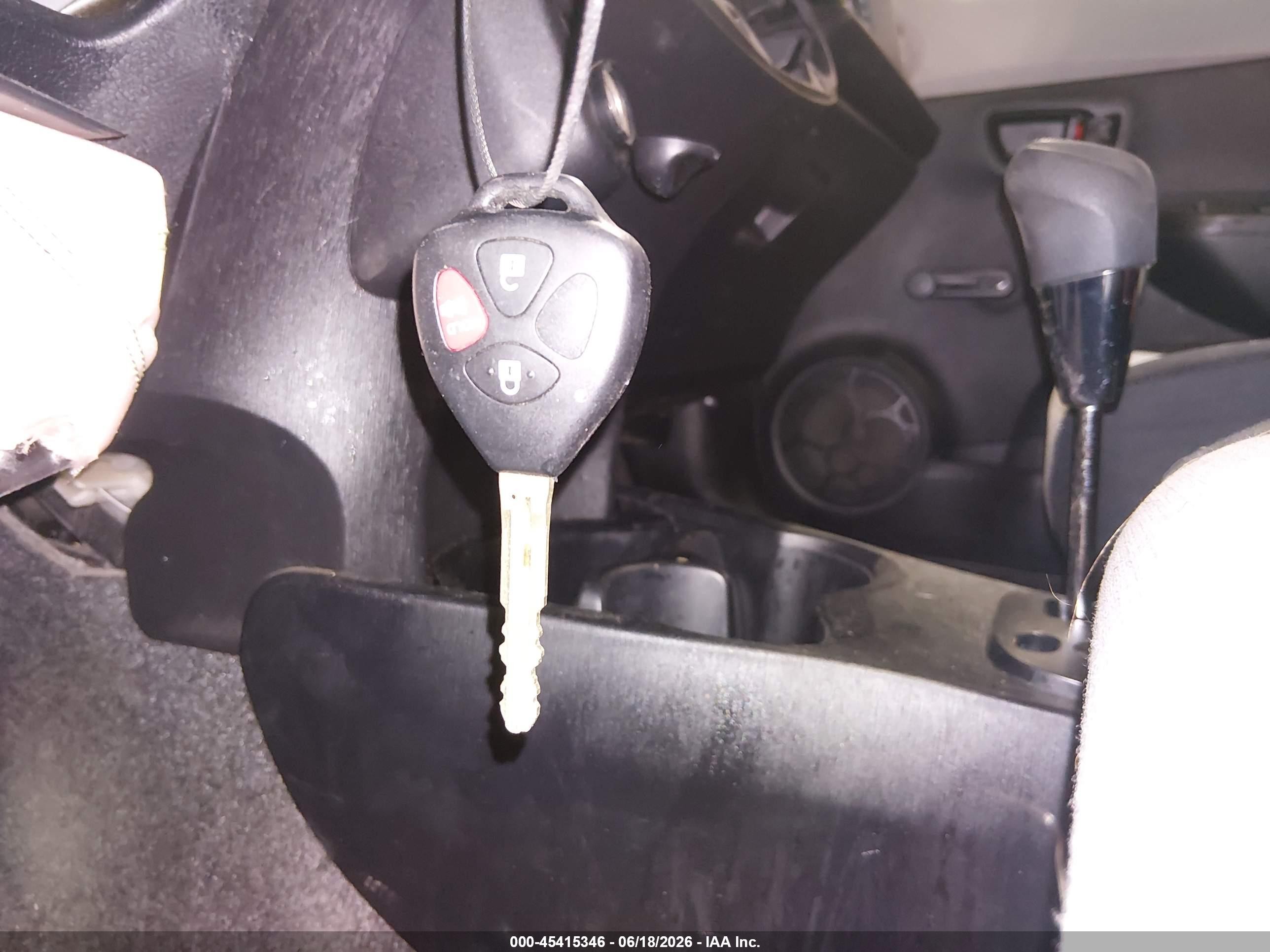 2012 Toyota Yaris L Серебряный vin: JTDKTUD31CD514187