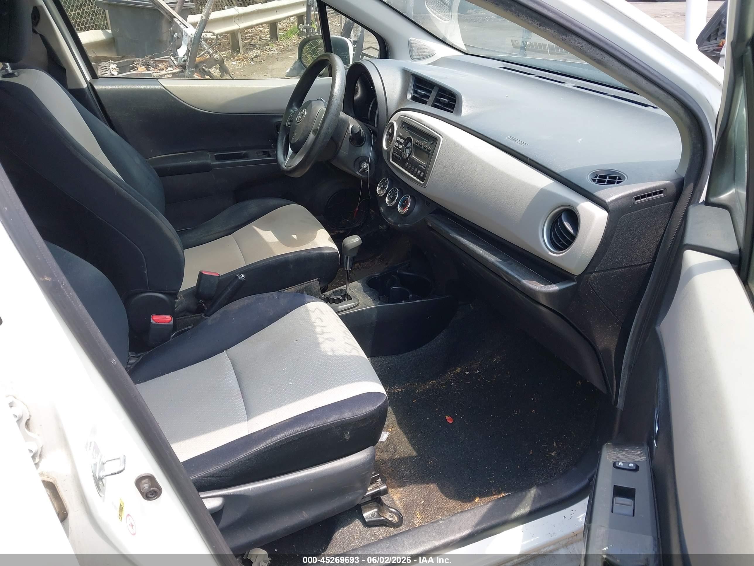 2012 Toyota Yaris Le Белый vin: JTDKTUD31CD526940