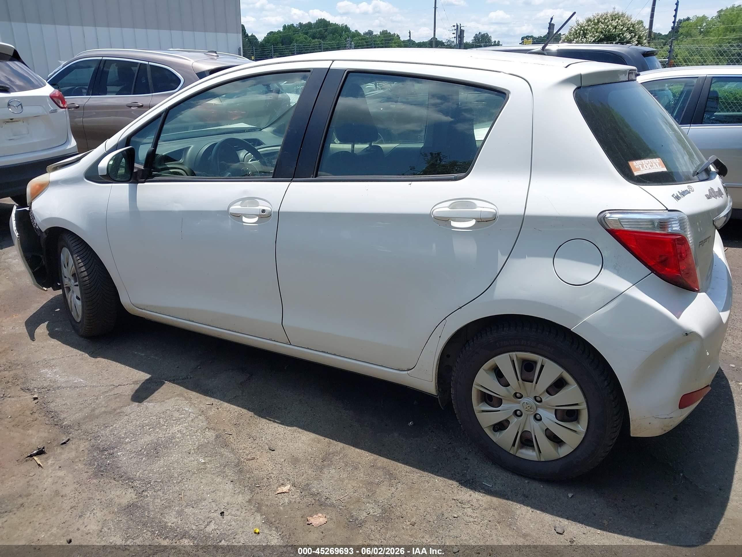2012 Toyota Yaris Le Белый vin: JTDKTUD31CD526940