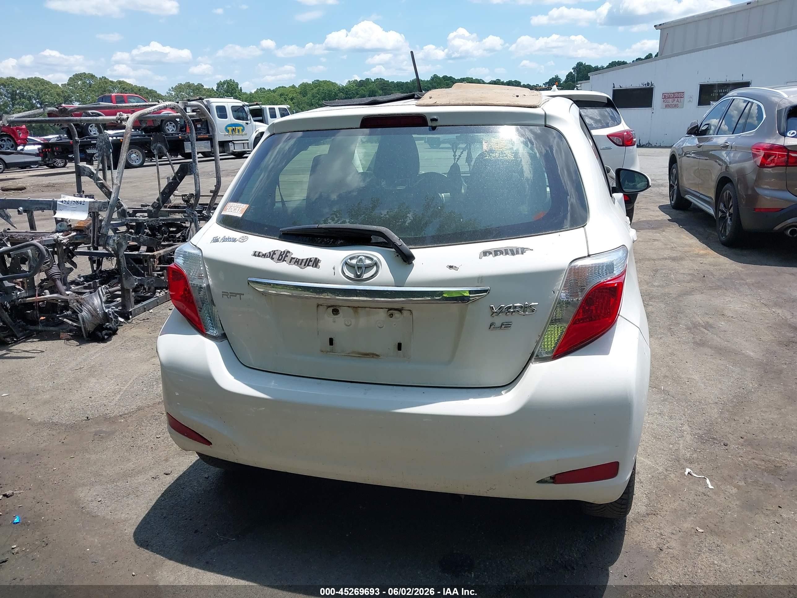 2012 Toyota Yaris Le Белый vin: JTDKTUD31CD526940