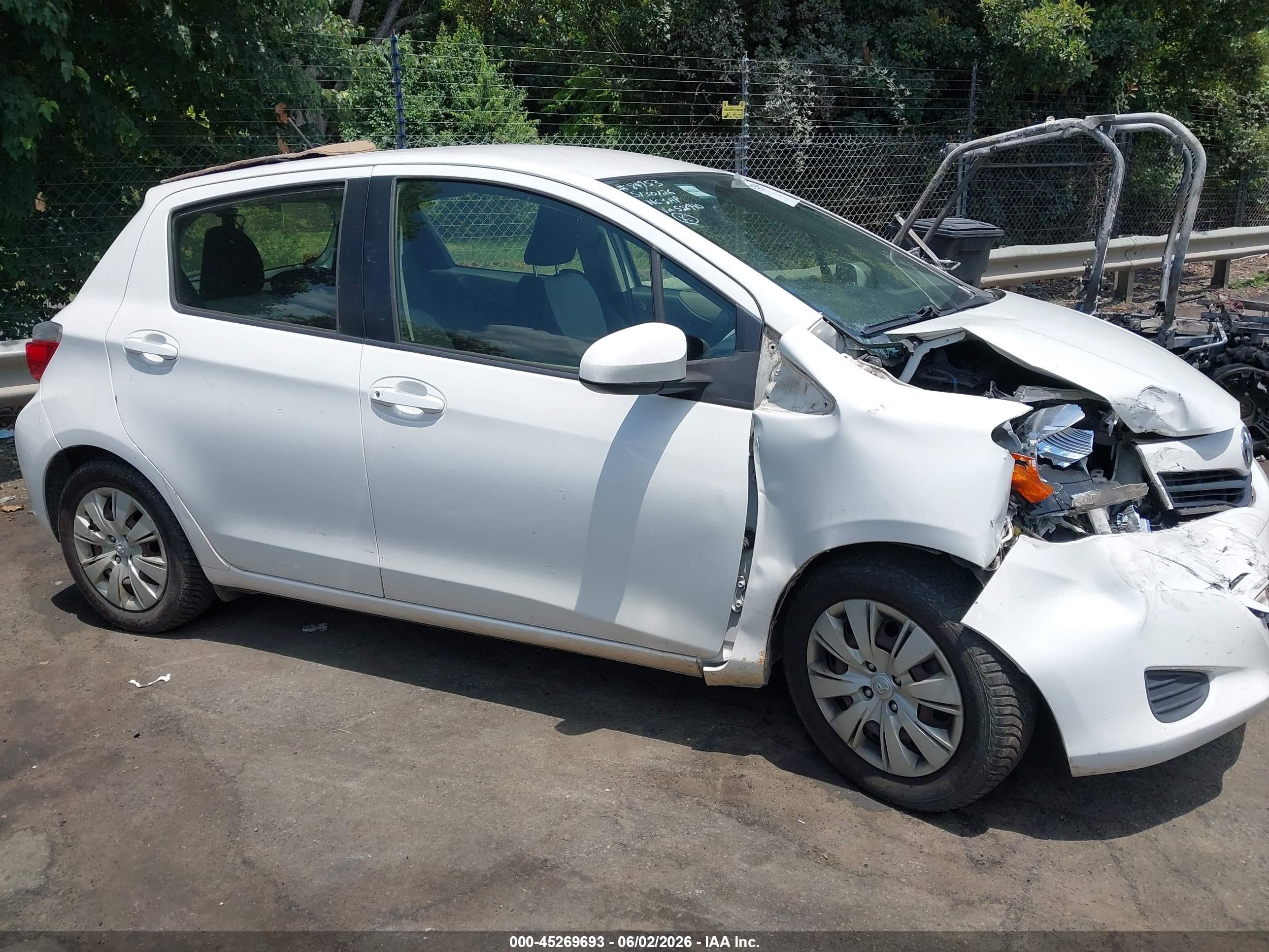 2012 Toyota Yaris Le Белый vin: JTDKTUD31CD526940