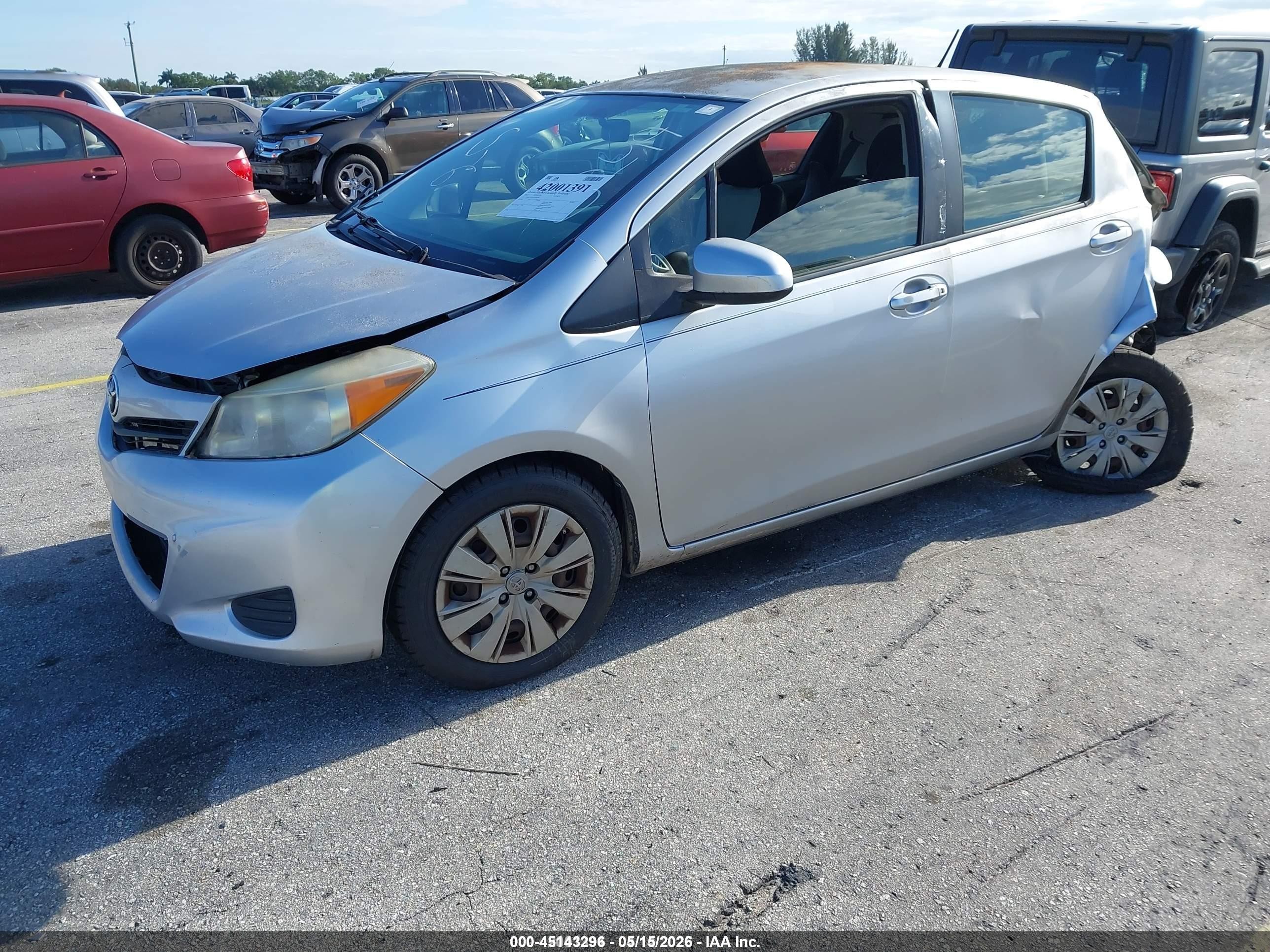 2012 Toyota Yaris L Silver vin: JTDKTUD31CD528249