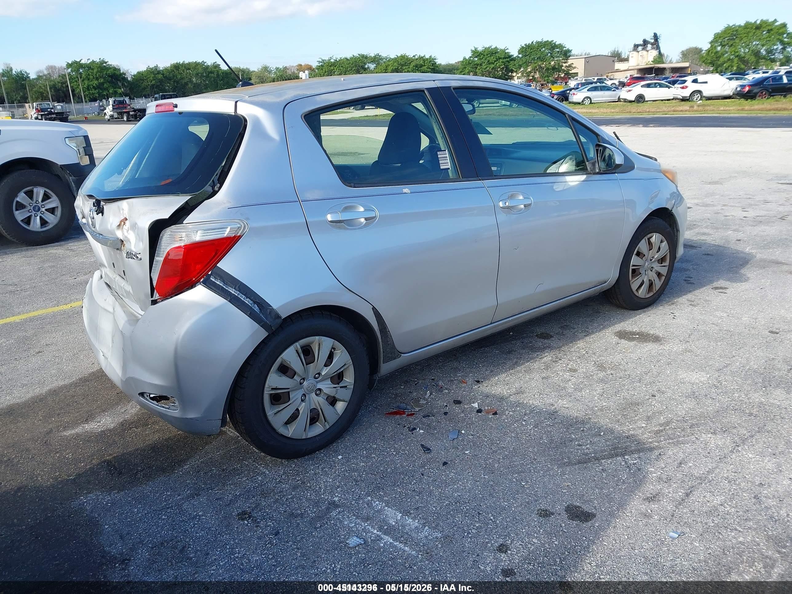2012 Toyota Yaris L Silver vin: JTDKTUD31CD528249