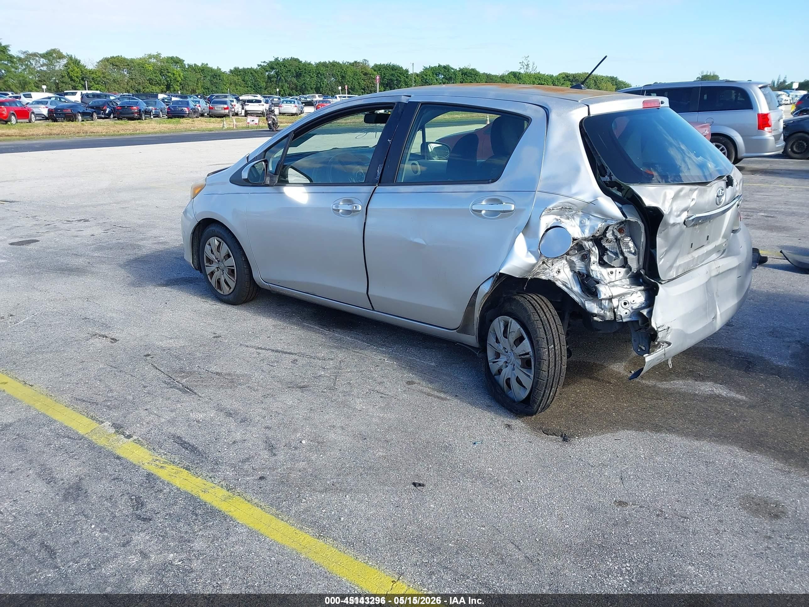 2012 Toyota Yaris L Silver vin: JTDKTUD31CD528249