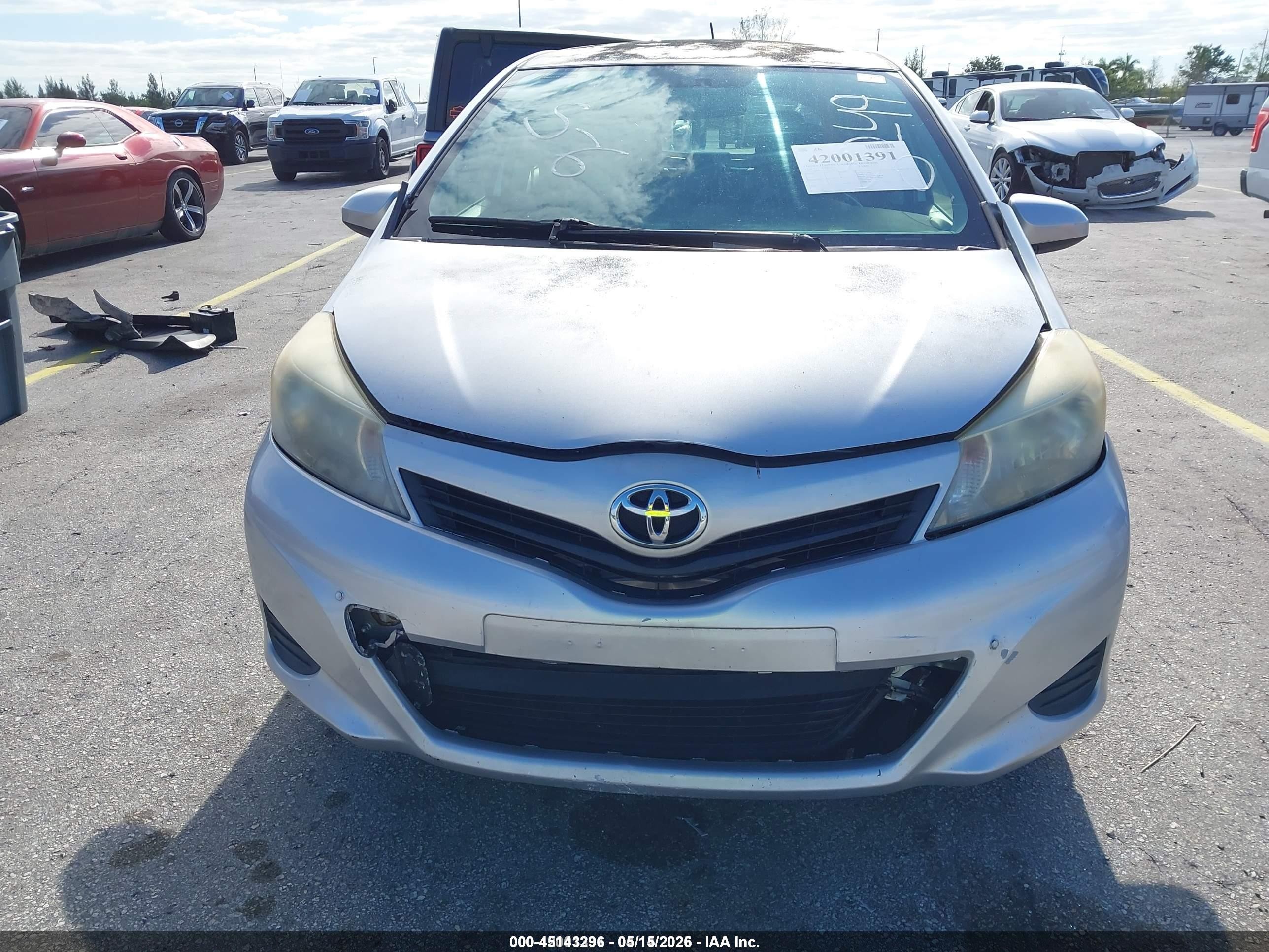 2012 Toyota Yaris L Silver vin: JTDKTUD31CD528249
