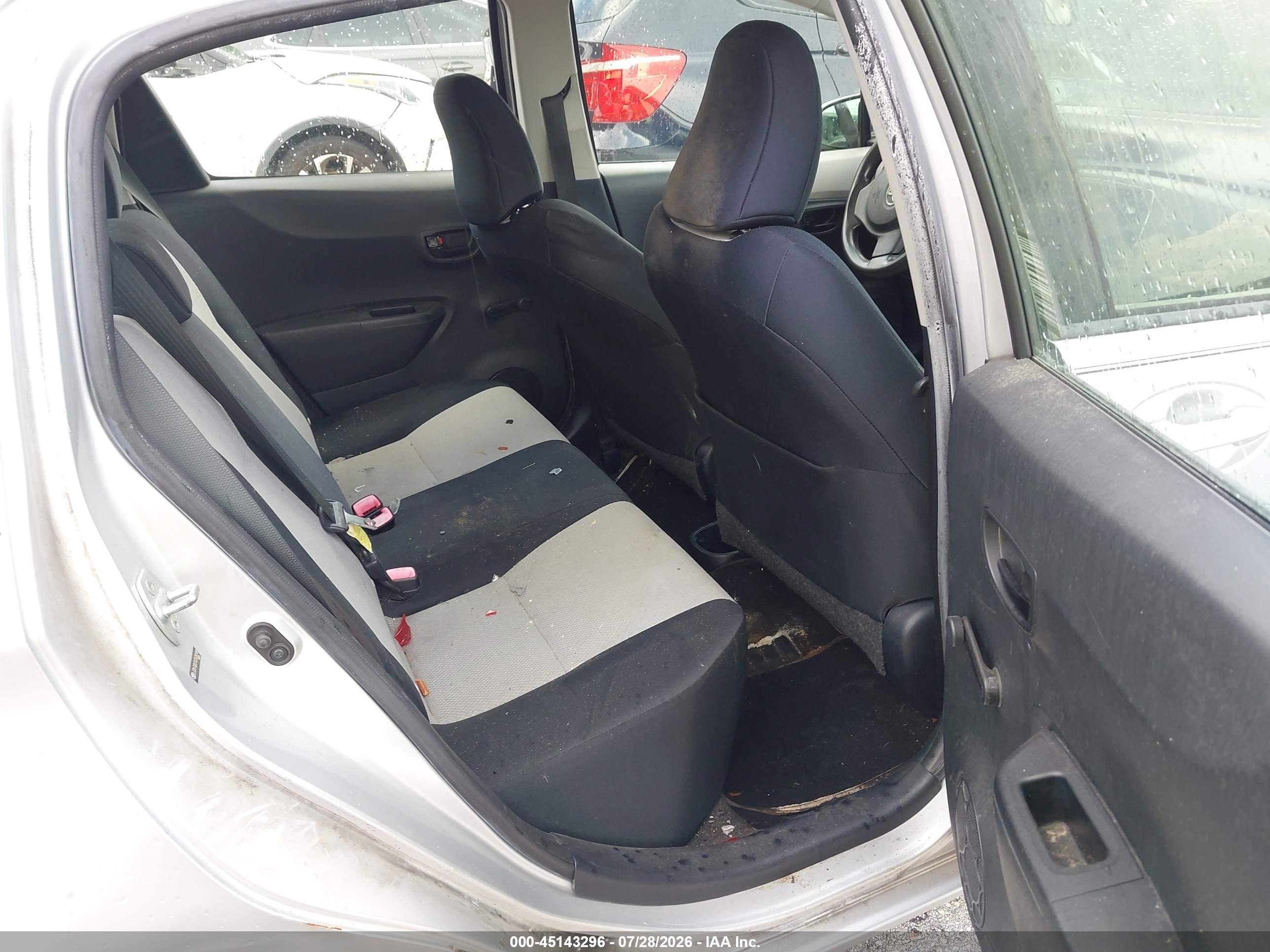 2012 Toyota Yaris L Silver vin: JTDKTUD31CD528249