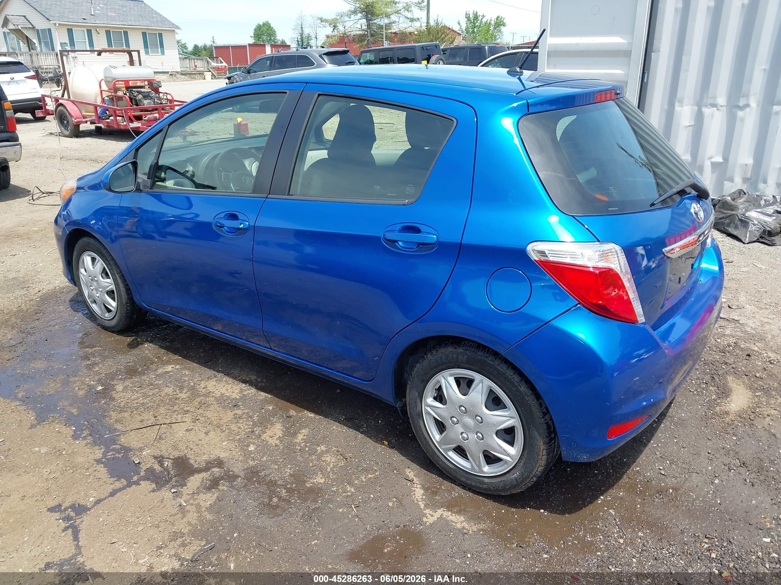 2012 Toyota Yaris Le Blue vin: JTDKTUD31CD533354