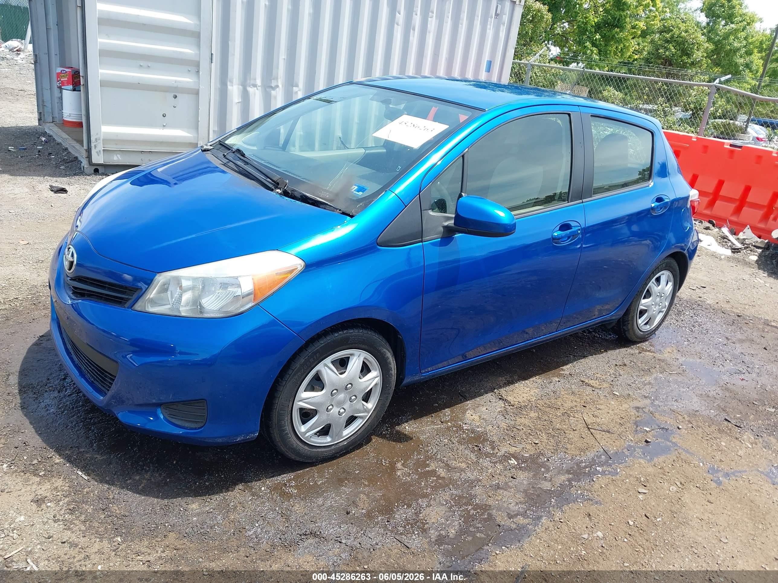 2012 Toyota Yaris Le Blue vin: JTDKTUD31CD533354