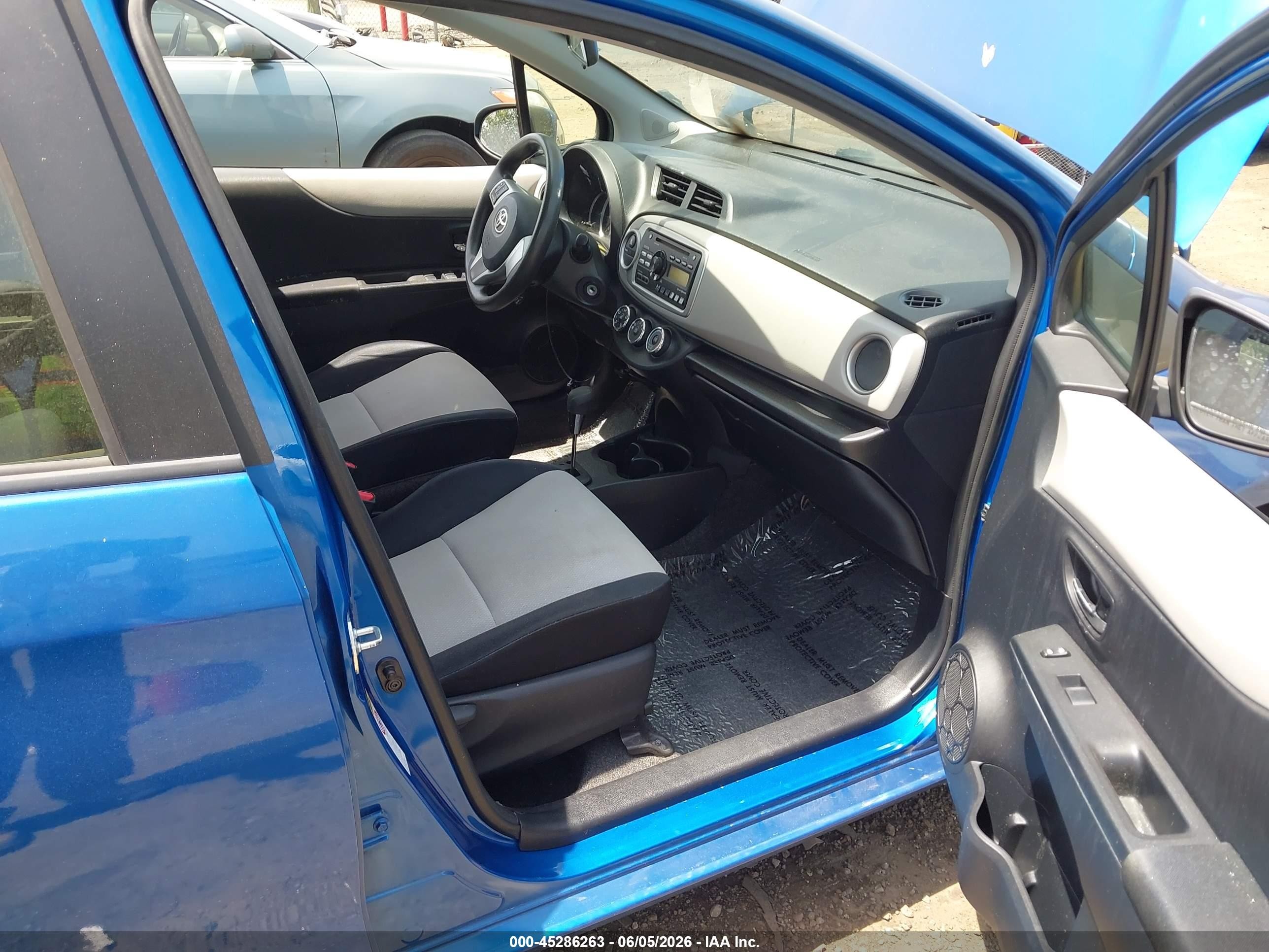 2012 Toyota Yaris Le Blue vin: JTDKTUD31CD533354