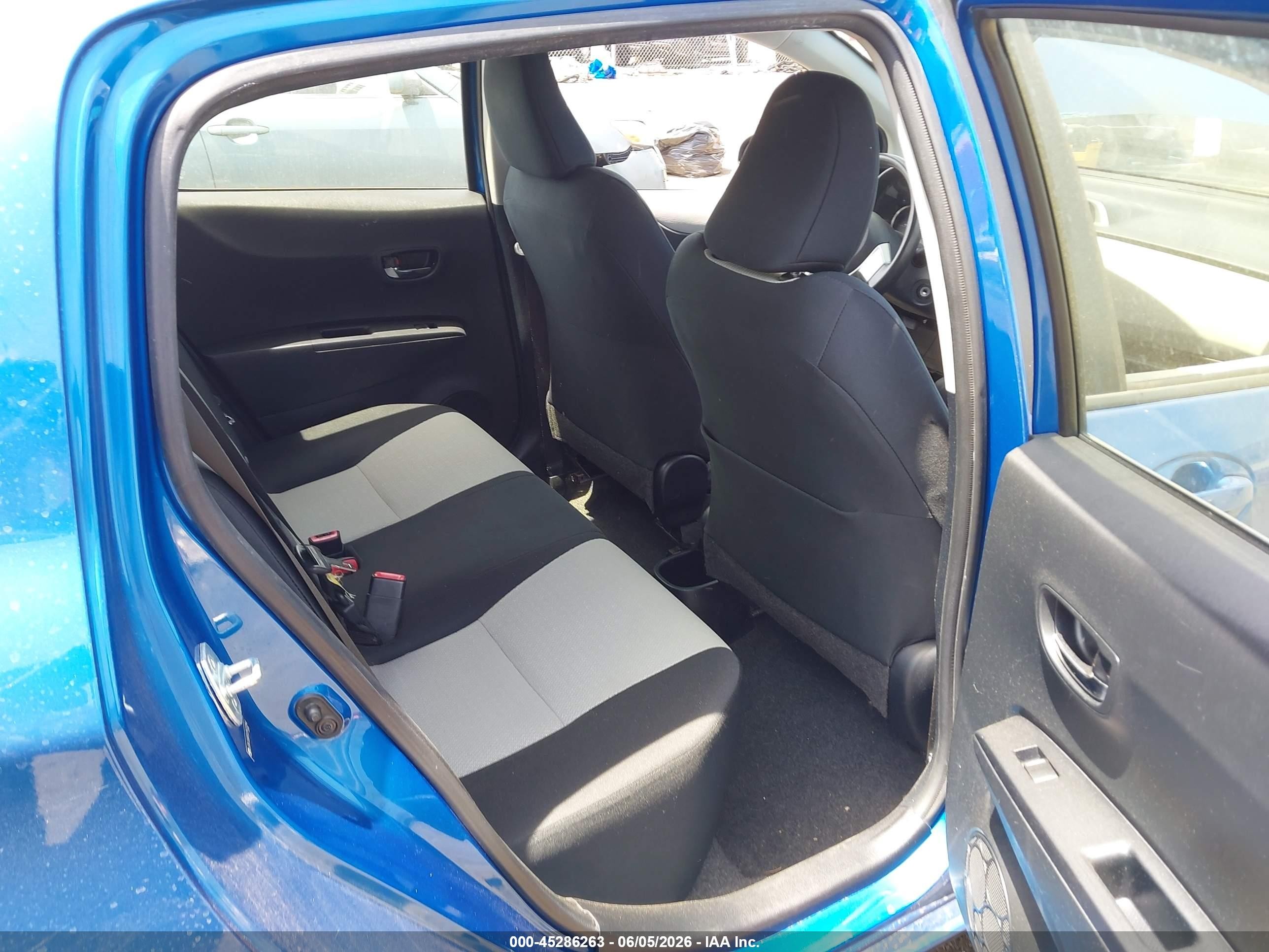 2012 Toyota Yaris Le Blue vin: JTDKTUD31CD533354
