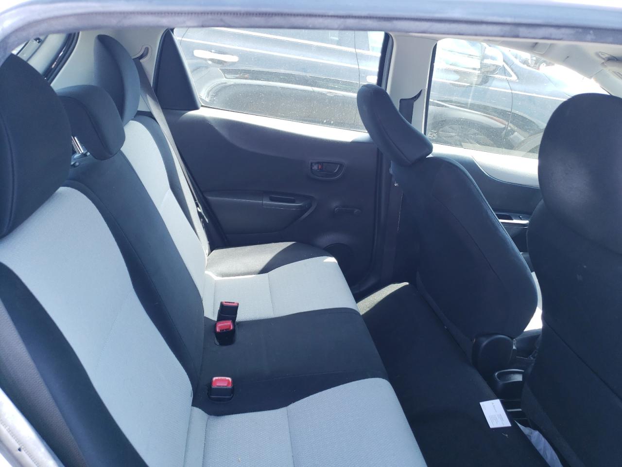 2012 Toyota Yaris Silver vin: JTDKTUD31CD535301