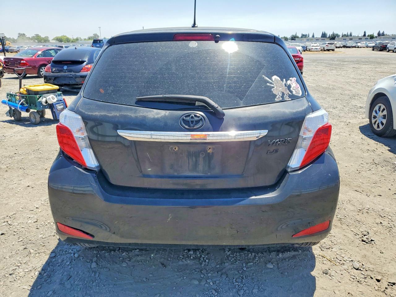 2012 Toyota Yaris 5-door Le Black vin: JTDKTUD31CD540725