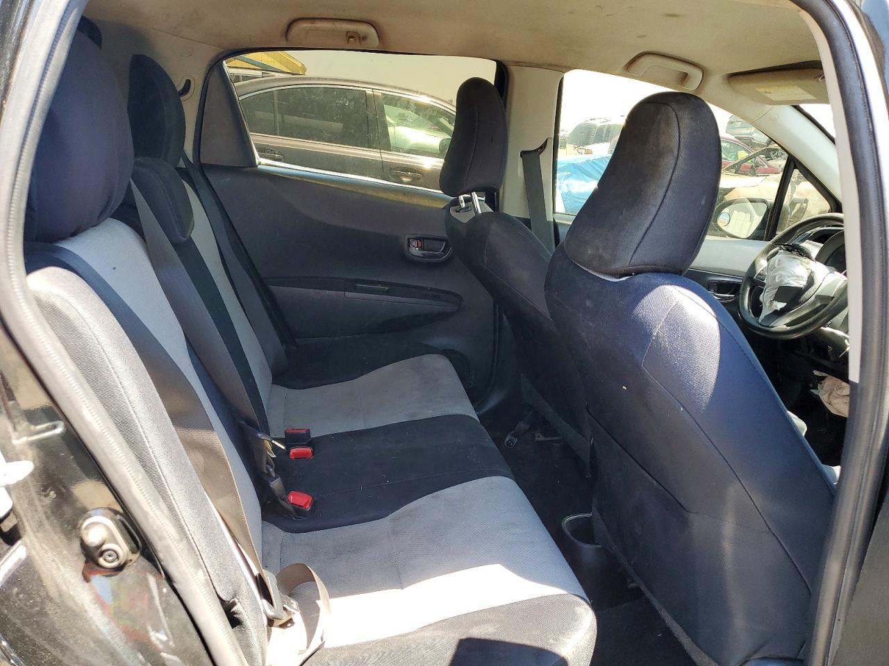 2012 Toyota Yaris 5-door Le Black vin: JTDKTUD31CD540725