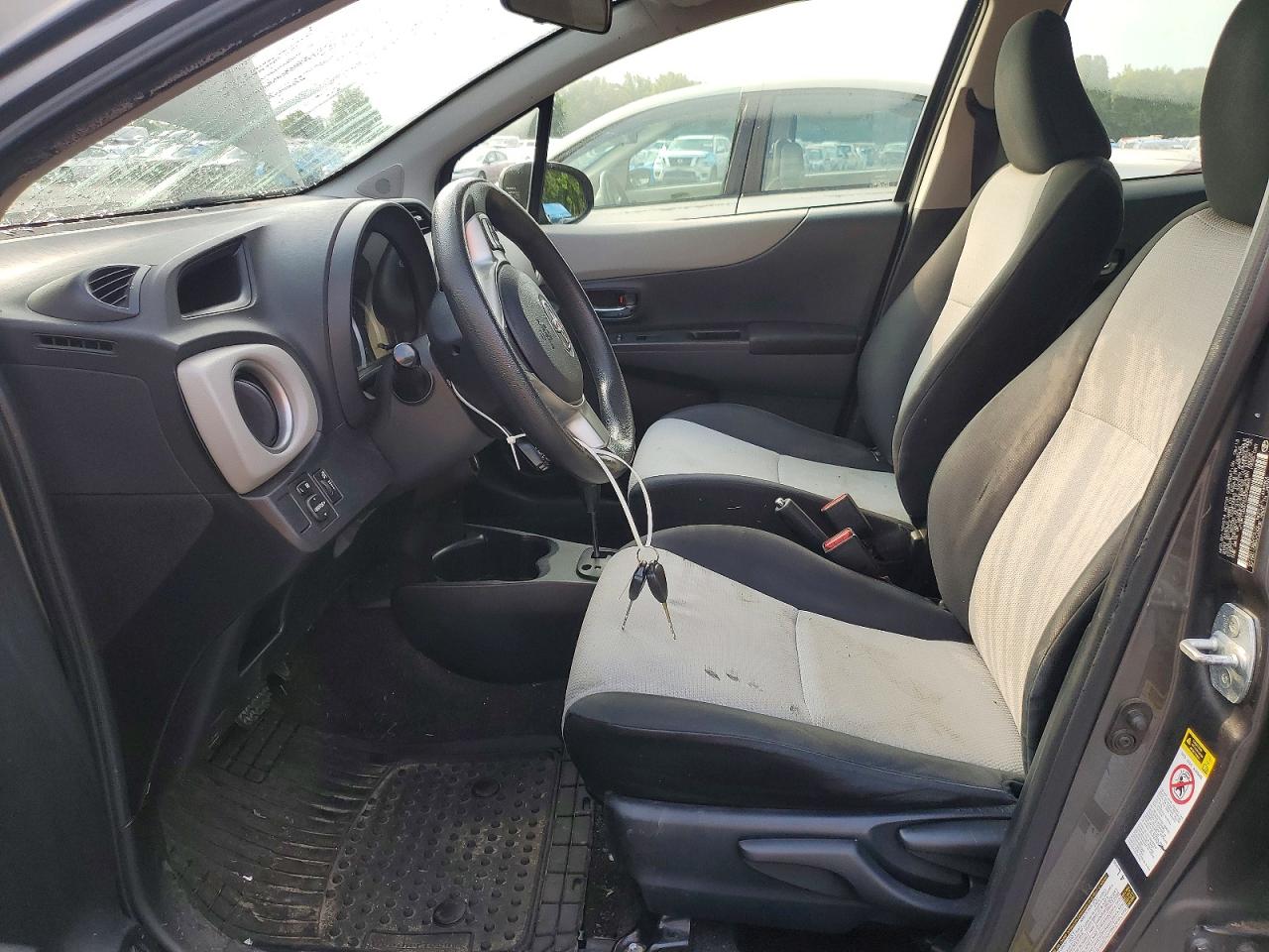 2014 Toyota Yaris 5-door Le Black vin: JTDKTUD31ED575848