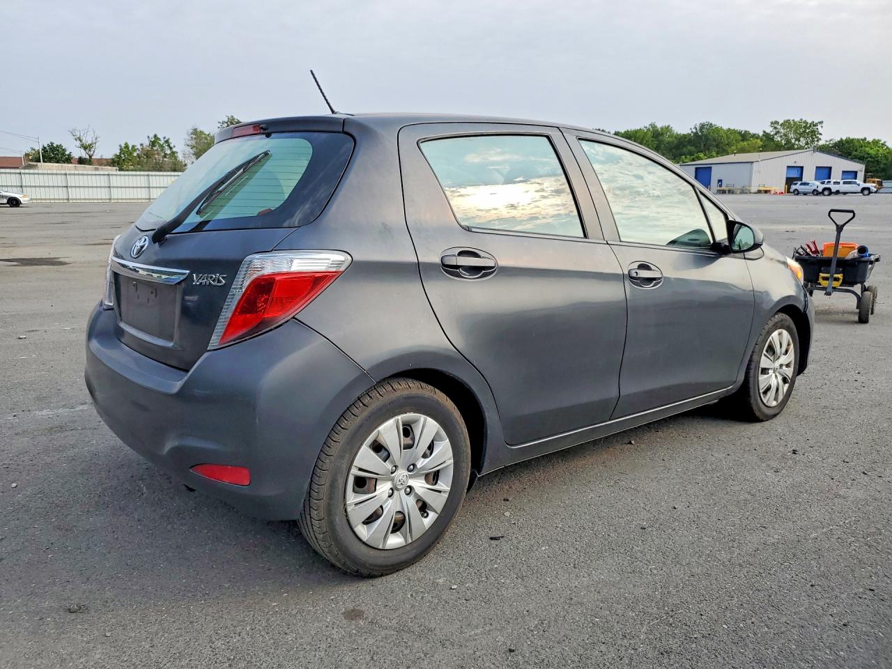 2014 Toyota Yaris 5-door Le Black vin: JTDKTUD31ED575848