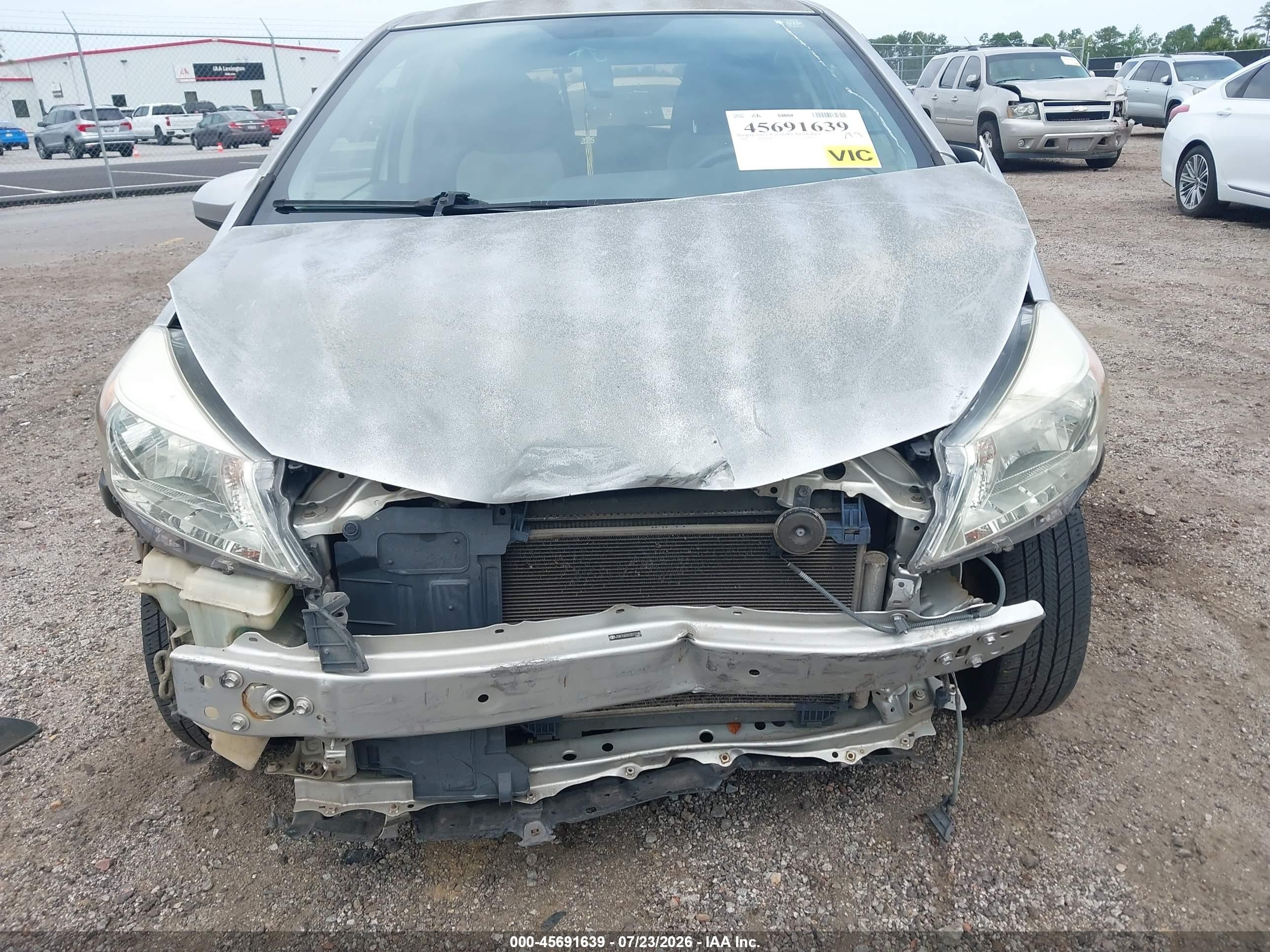 2014 Toyota Yaris Le (tmc/cbu Plant) Silver vin: JTDKTUD31ED577180
