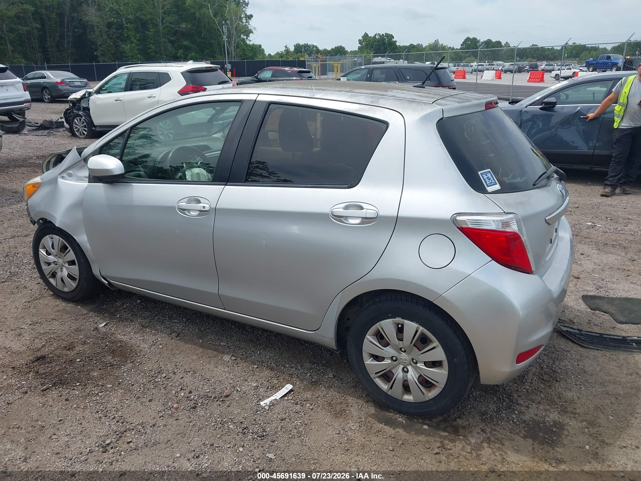 2014 Toyota Yaris Le (tmc/cbu Plant) Silver vin: JTDKTUD31ED577180