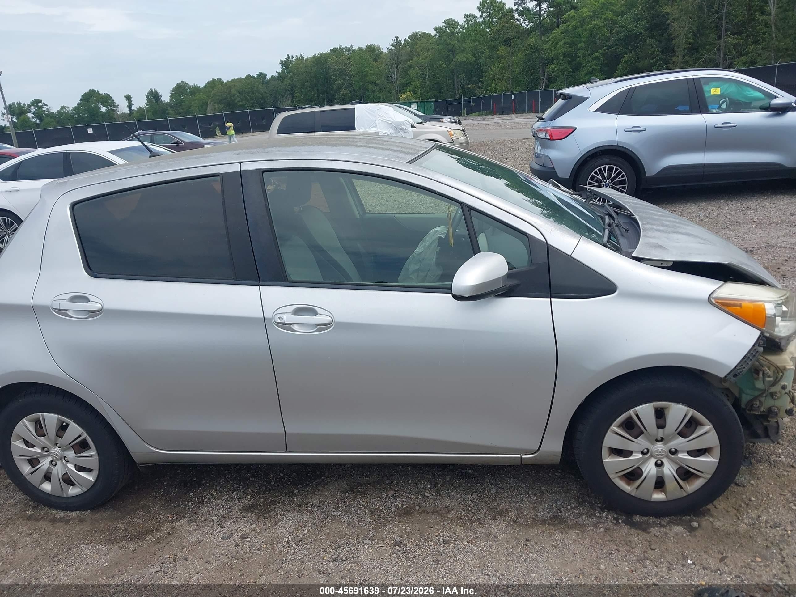 2014 Toyota Yaris Le (tmc/cbu Plant) Silver vin: JTDKTUD31ED577180