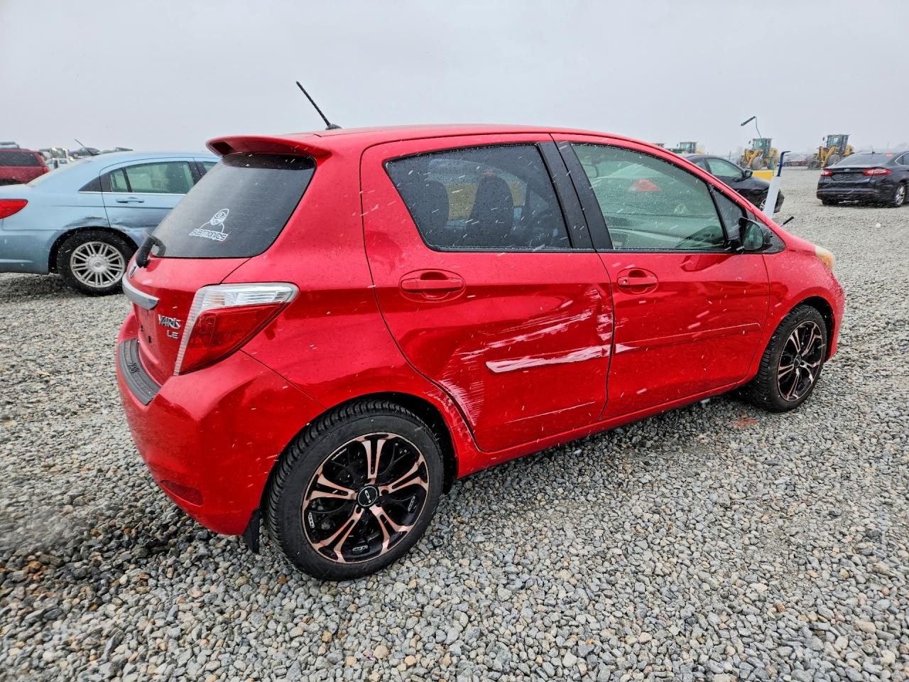 2014 Toyota Yaris 5-door Le Red vin: JTDKTUD31ED581620