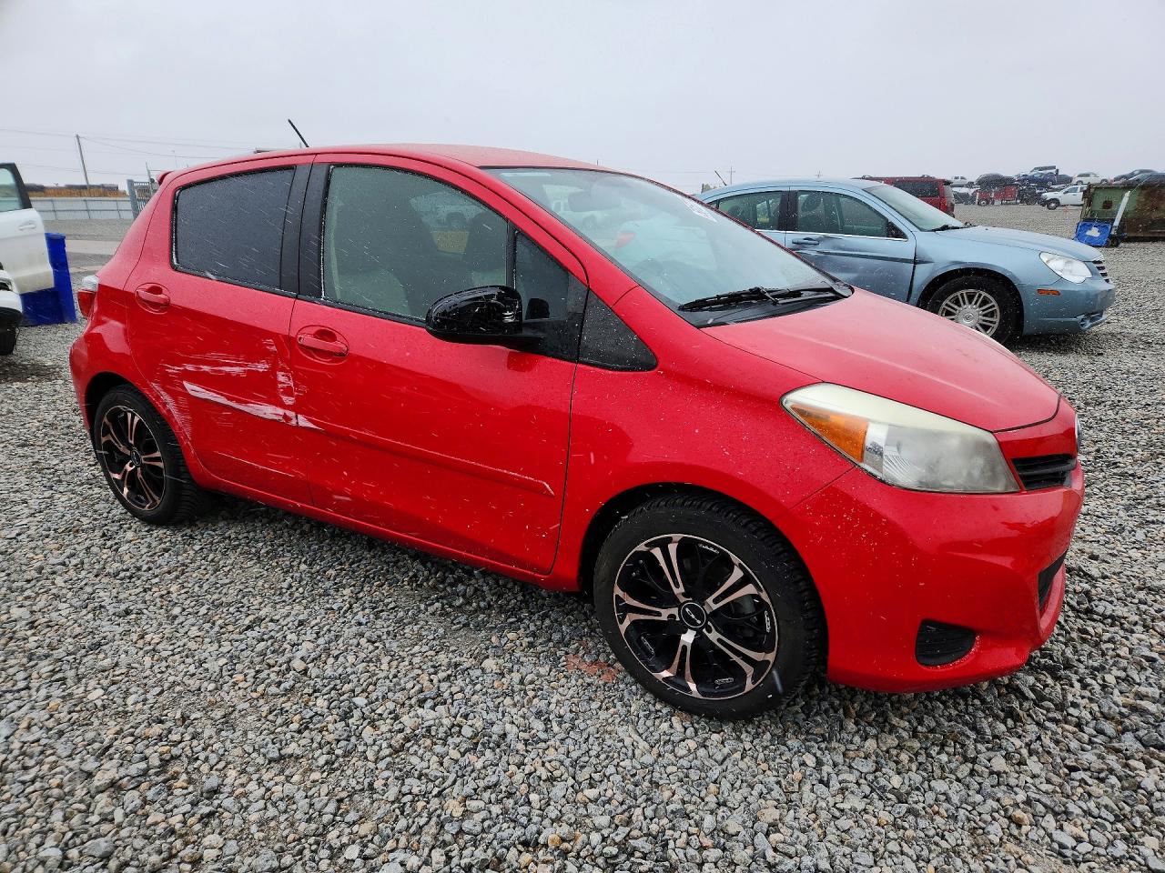 2014 Toyota Yaris 5-door Le Red vin: JTDKTUD31ED581620