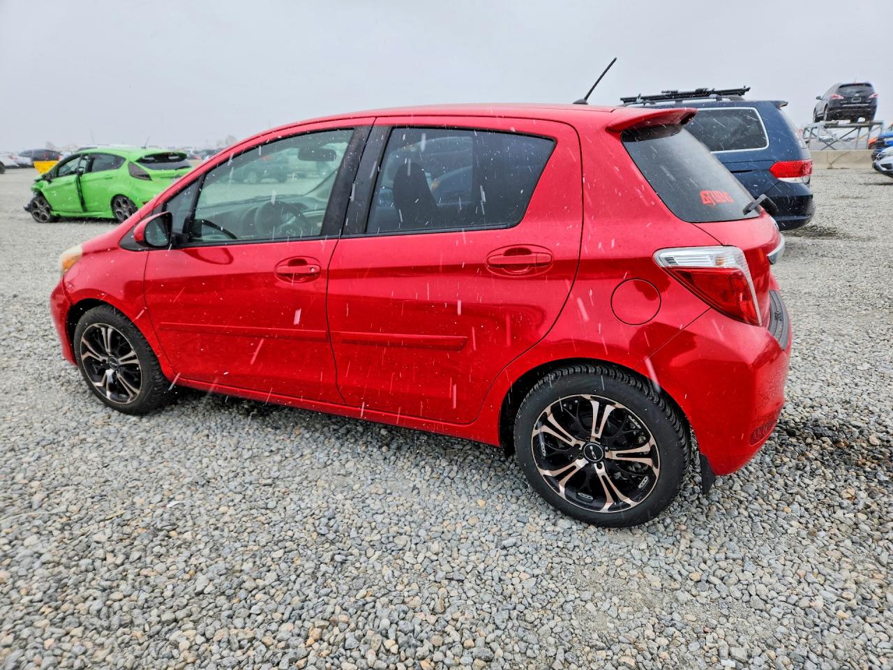 2014 Toyota Yaris 5-door Le Red vin: JTDKTUD31ED581620