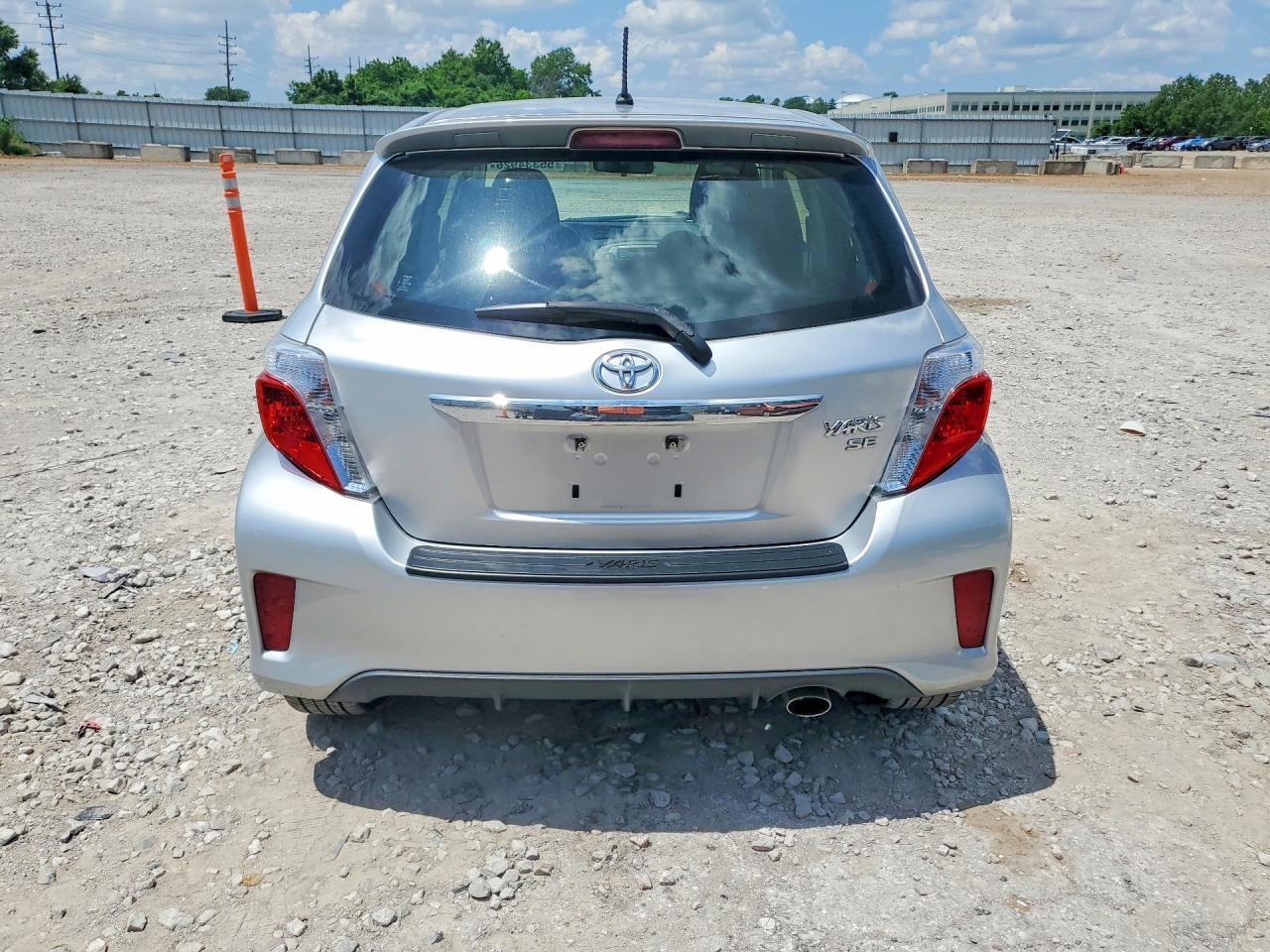 2014 Toyota Yaris 3d Silver vin: JTDKTUD31ED593024