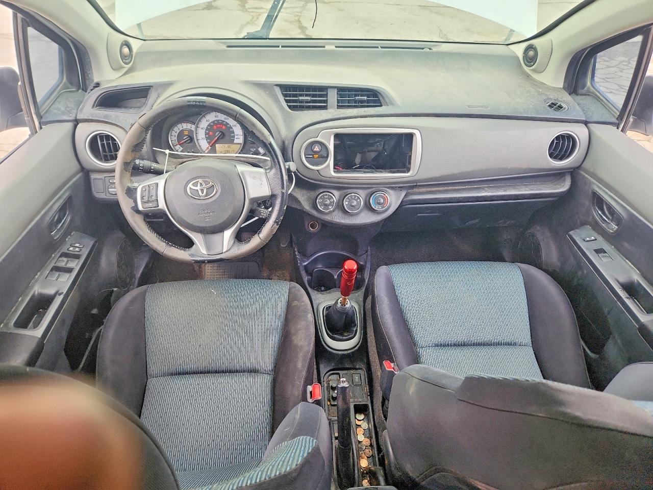 2012 Toyota Yaris 5-door Se White vin: JTDKTUD32CD505725