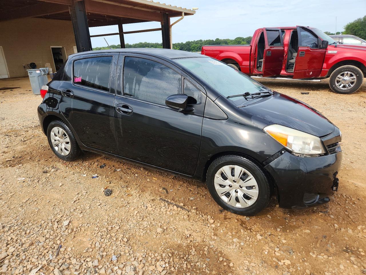 2012 Toyota Yaris 5-door Le Black vin: JTDKTUD32CD514070