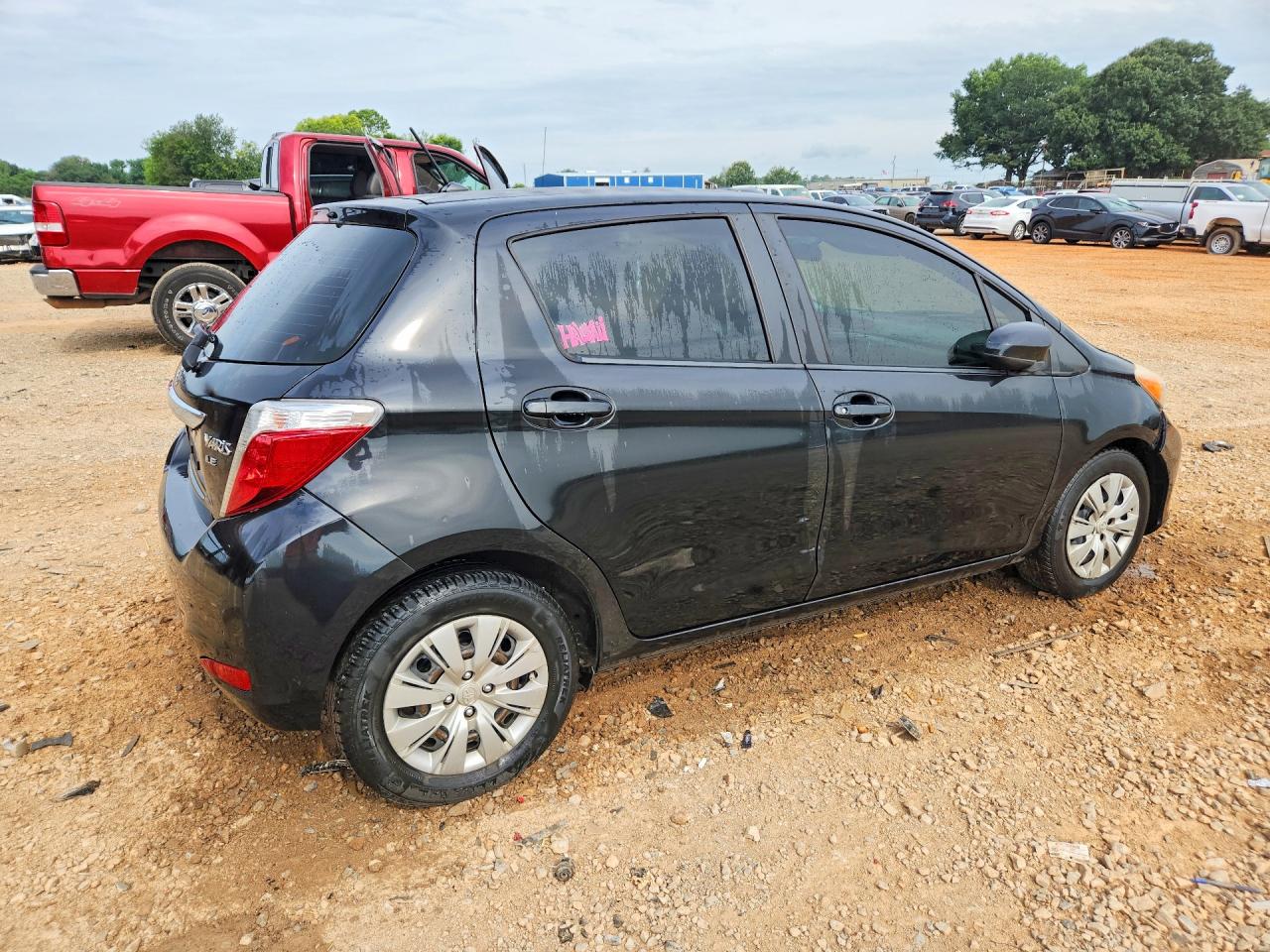 2012 Toyota Yaris 5-door Le Black vin: JTDKTUD32CD514070