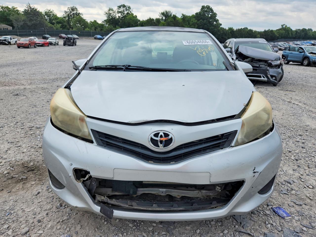2012 Toyota Yaris 5-door Le Silver vin: JTDKTUD32CD517437