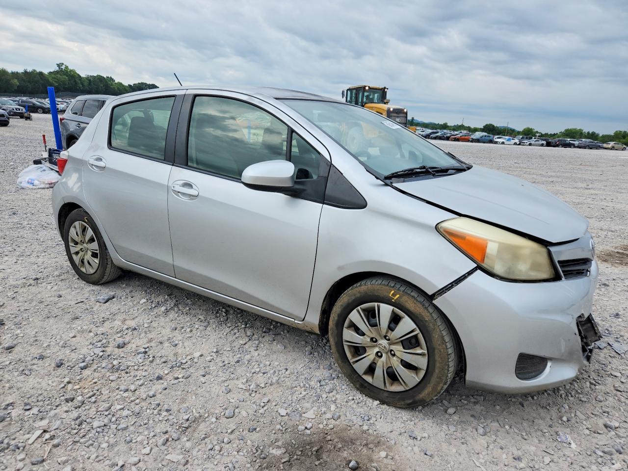 2012 Toyota Yaris 5-door Le Silver vin: JTDKTUD32CD517437
