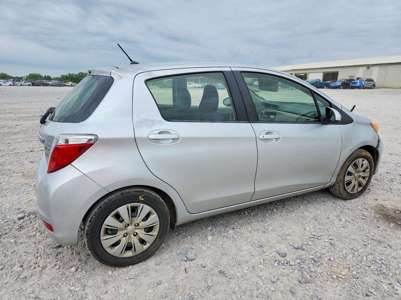 2012 Toyota Yaris 5-door Le Silver vin: JTDKTUD32CD517437