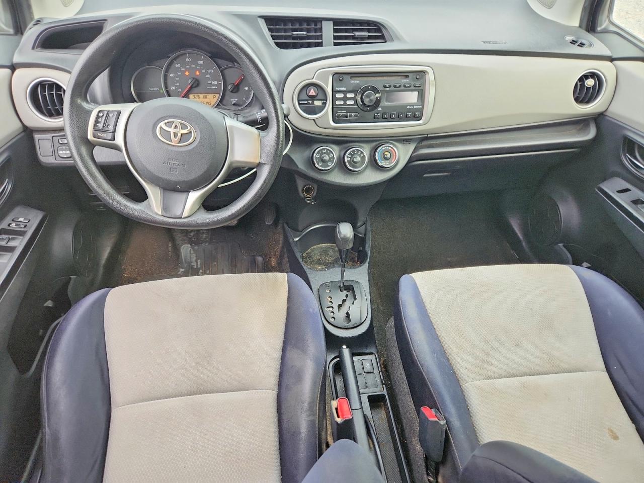 2012 Toyota Yaris 5-door Le Silver vin: JTDKTUD32CD517437