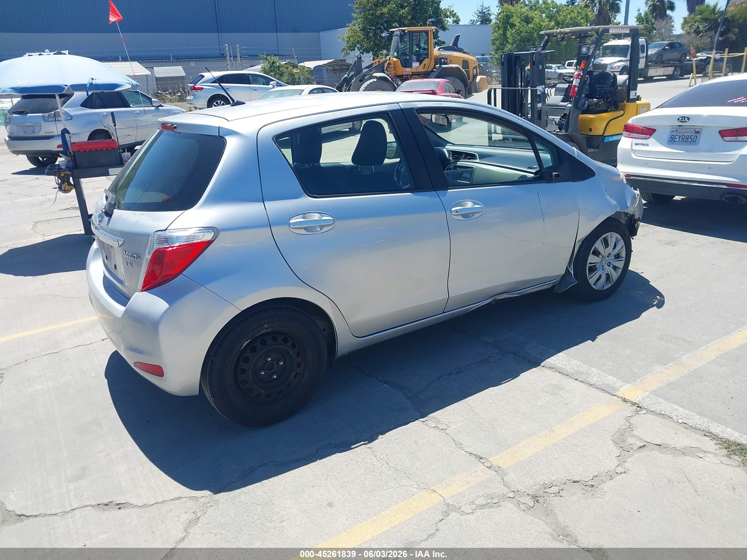 2012 Toyota Yaris Le Gray vin: JTDKTUD32CD526137