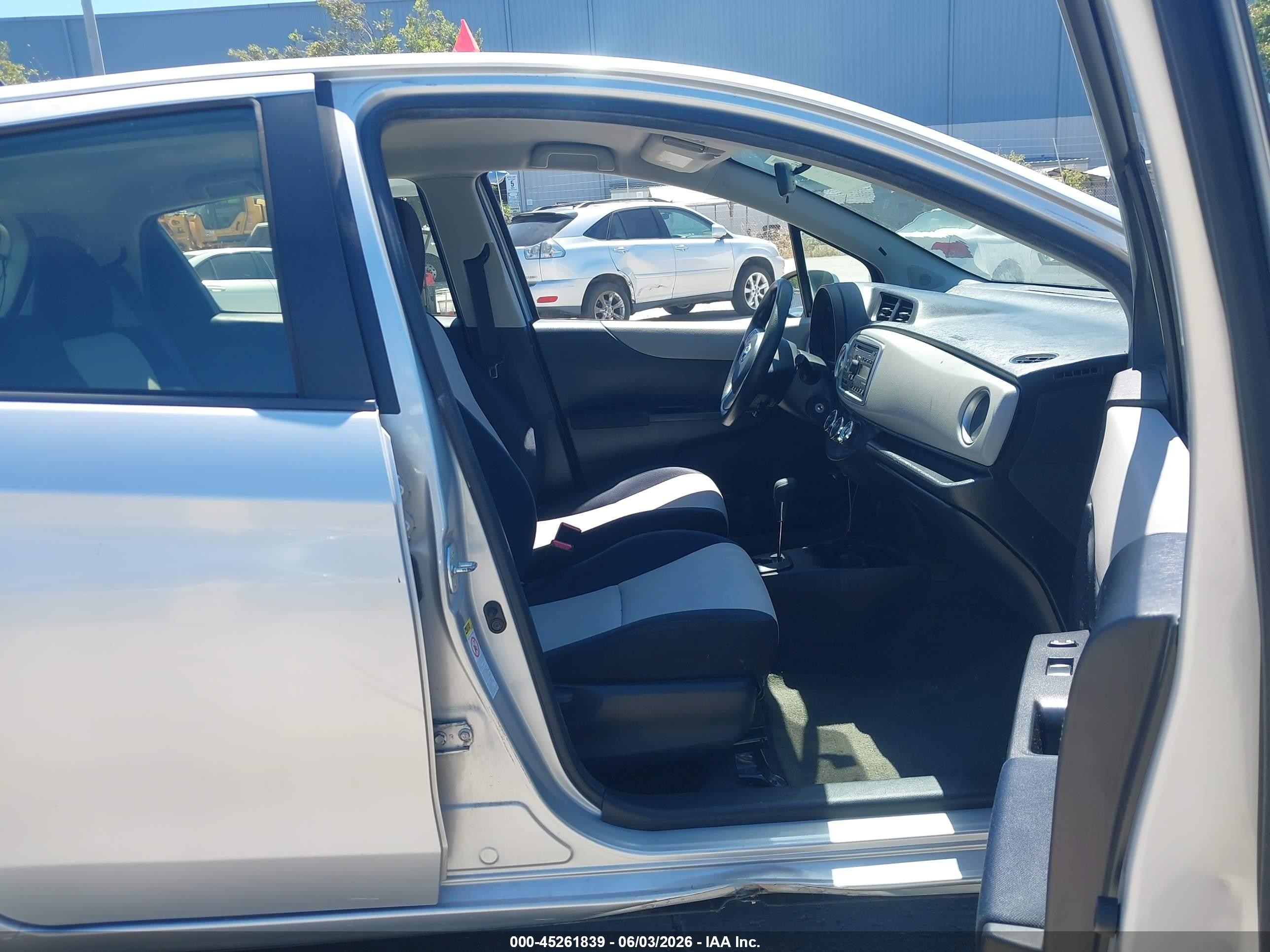 2012 Toyota Yaris Le Gray vin: JTDKTUD32CD526137