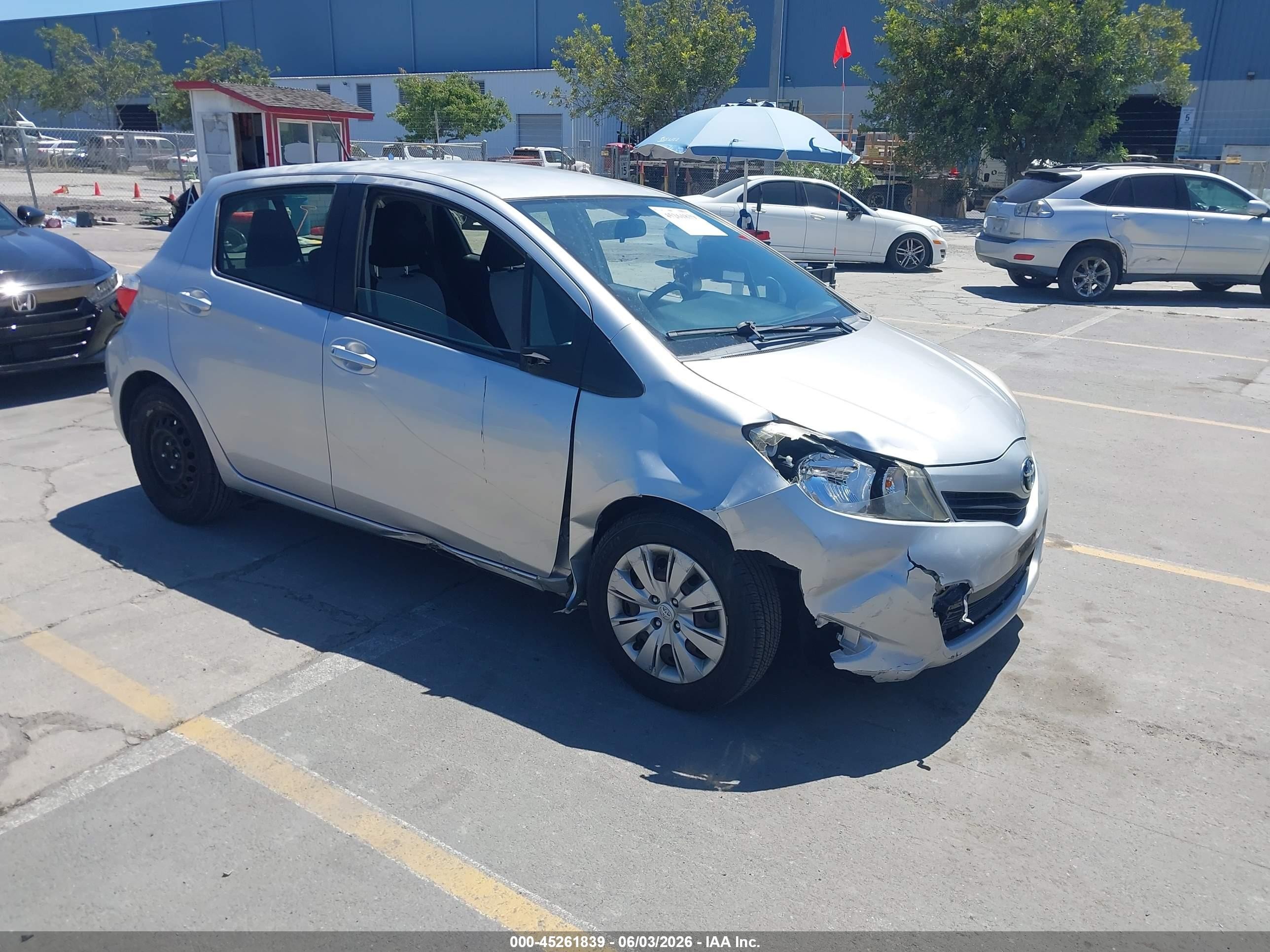 2012 Toyota Yaris Le Gray vin: JTDKTUD32CD526137