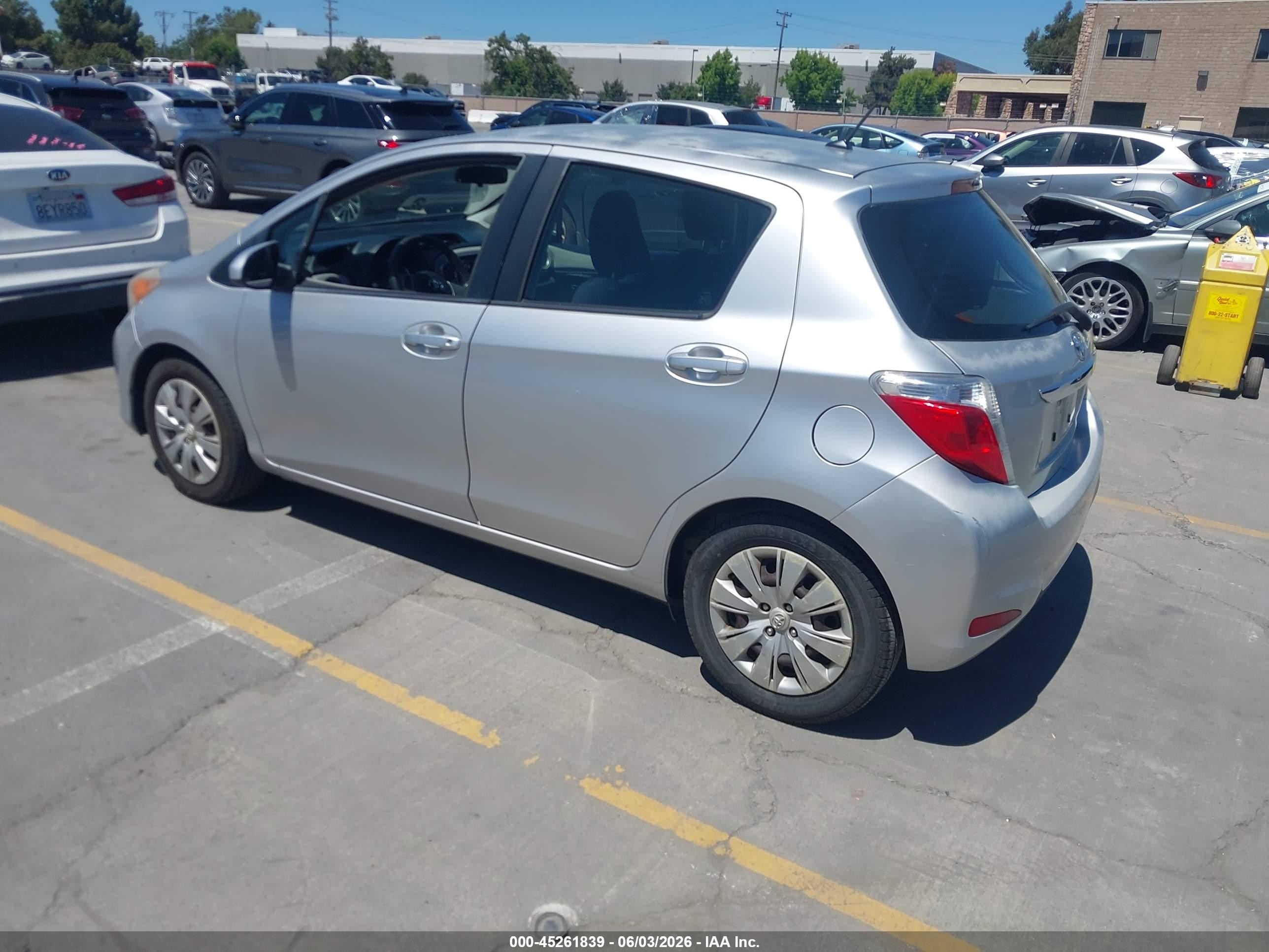 2012 Toyota Yaris Le Gray vin: JTDKTUD32CD526137