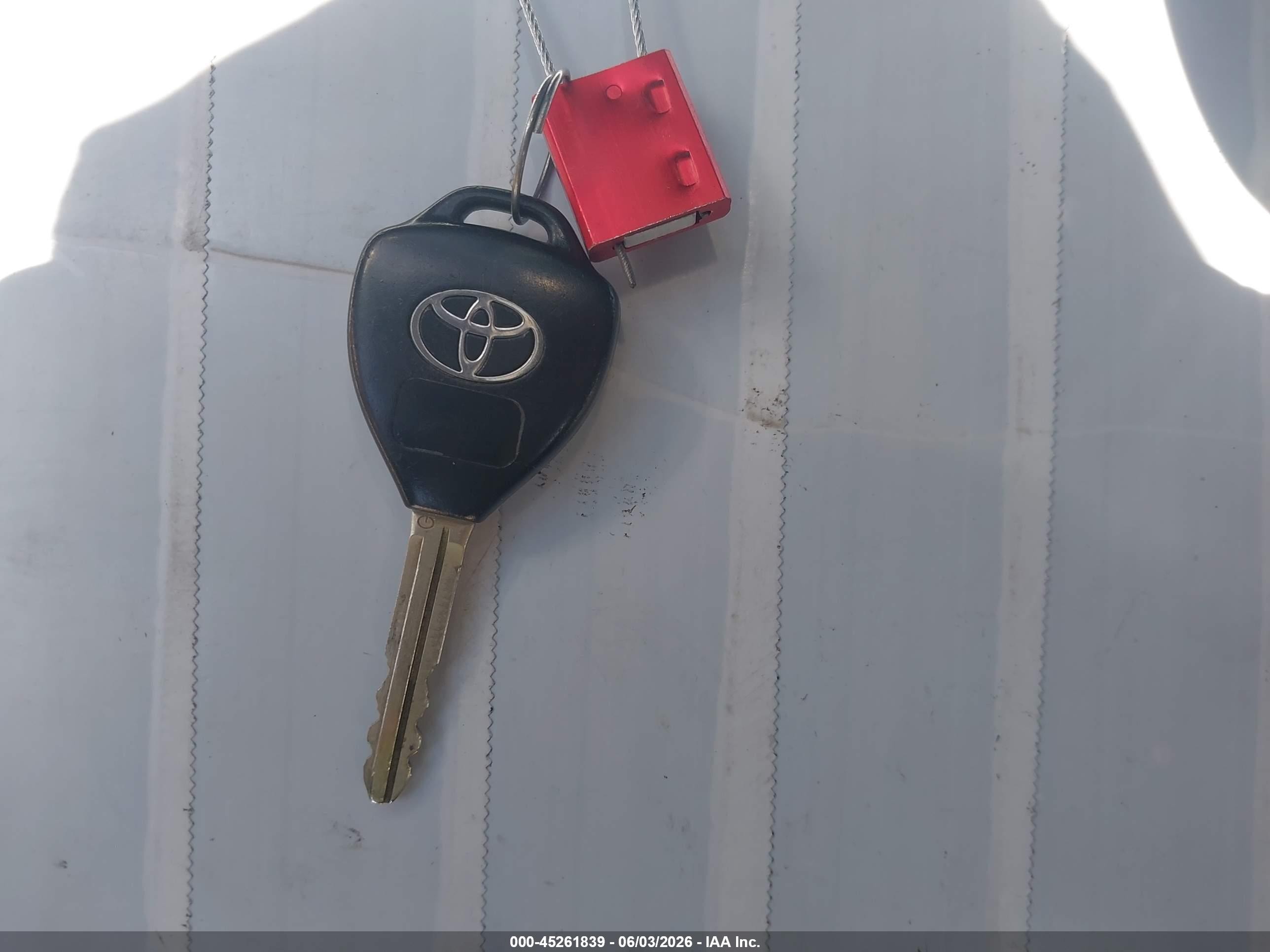 2012 Toyota Yaris Le Gray vin: JTDKTUD32CD526137